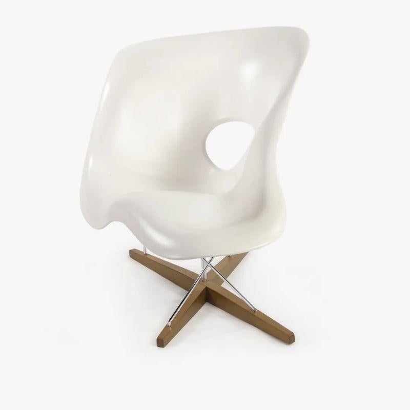 Modern 2005 La Chaise Lounge Chair by Charles and Ray Eames for Vitra Herman Miller For Sale