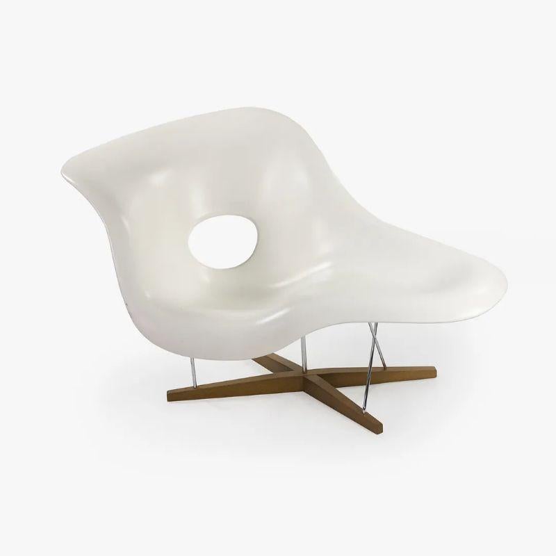 American 2005 La Chaise Lounge Chair by Charles and Ray Eames for Vitra Herman Miller For Sale