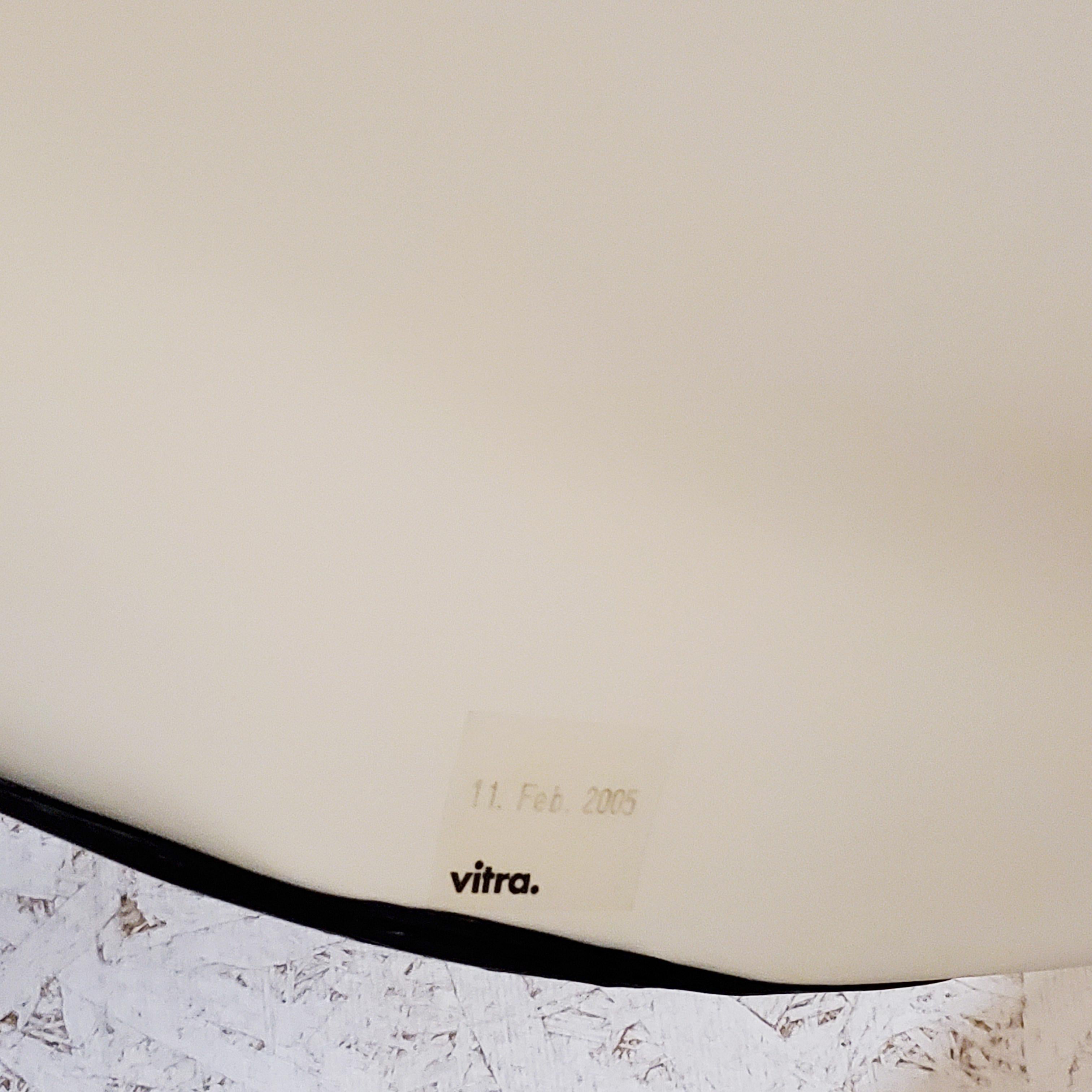 2005 La Chaise Lounge Chair by Charles and Ray Eames for Vitra Herman Miller For Sale 2
