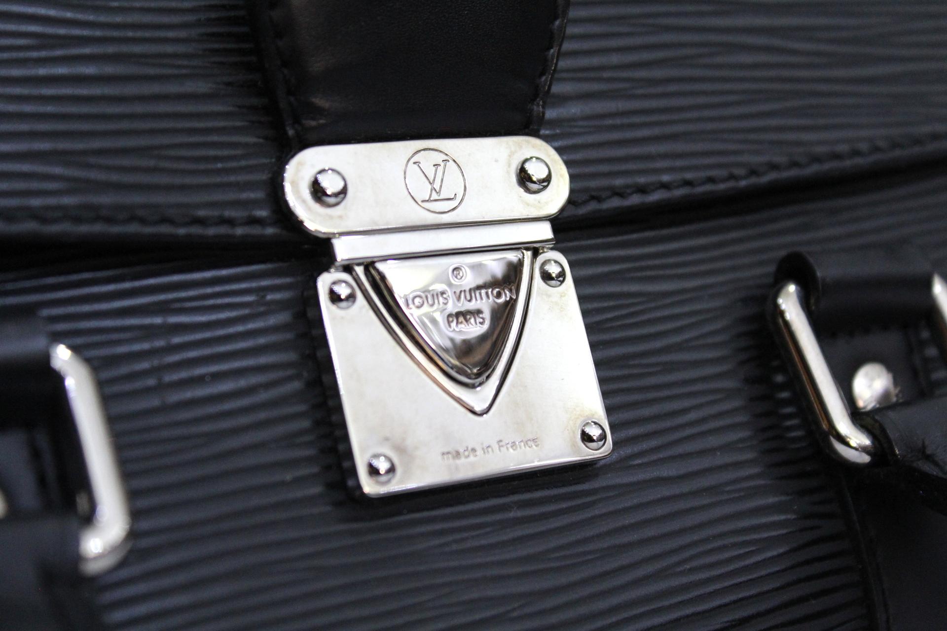 2005 Louis Vuitton Black Epi Leather Segur Bag In Excellent Condition In Torre Del Greco, IT