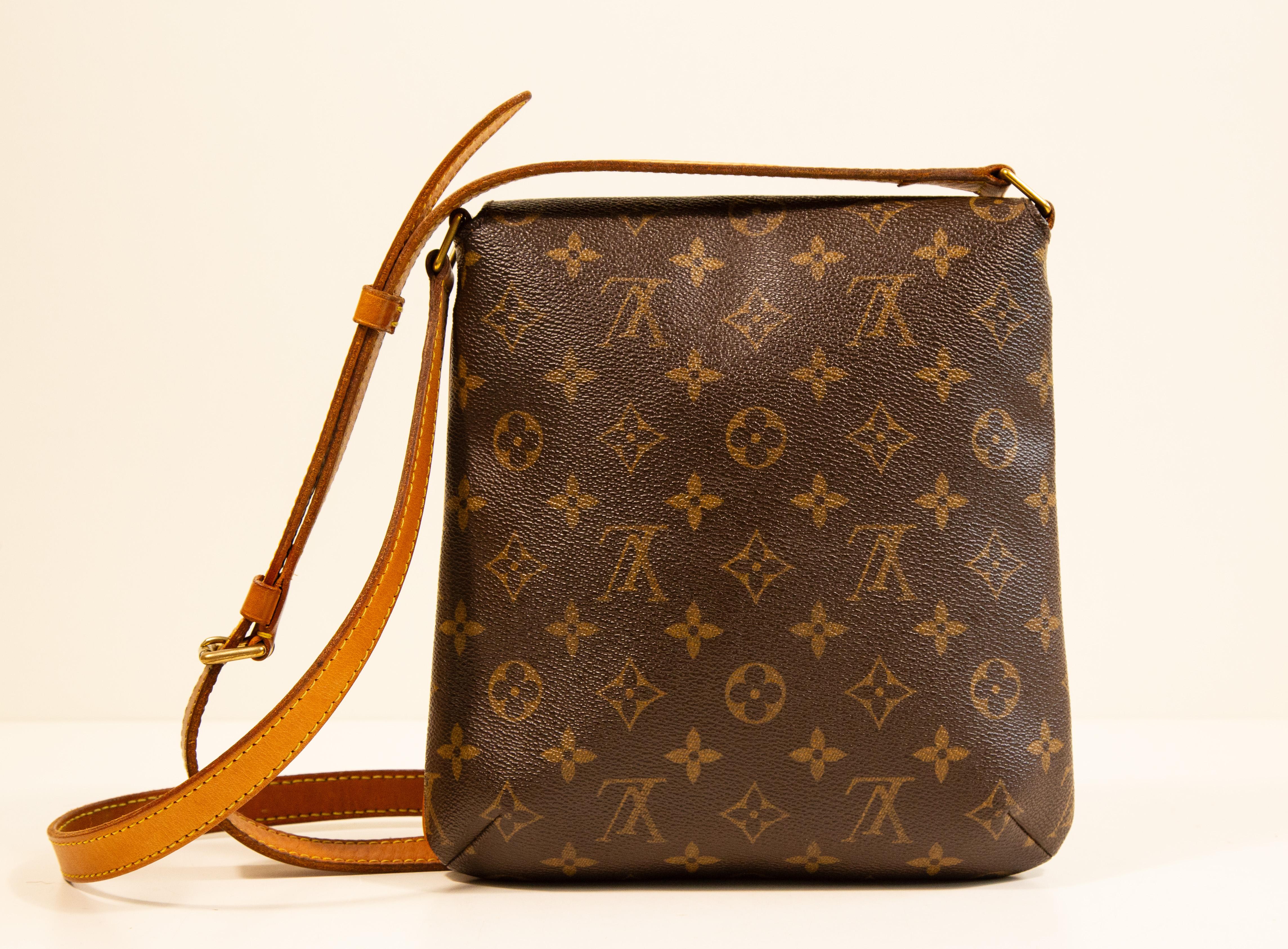 Louis Vuitton Salsa crossbody bag with the long strap (max. 128 cm). The bag is made of vinyl coated canvas with Monogram print with tan leather trim, and brass toned hardware. The interior is lined with suede like fabric and leather. Next to the