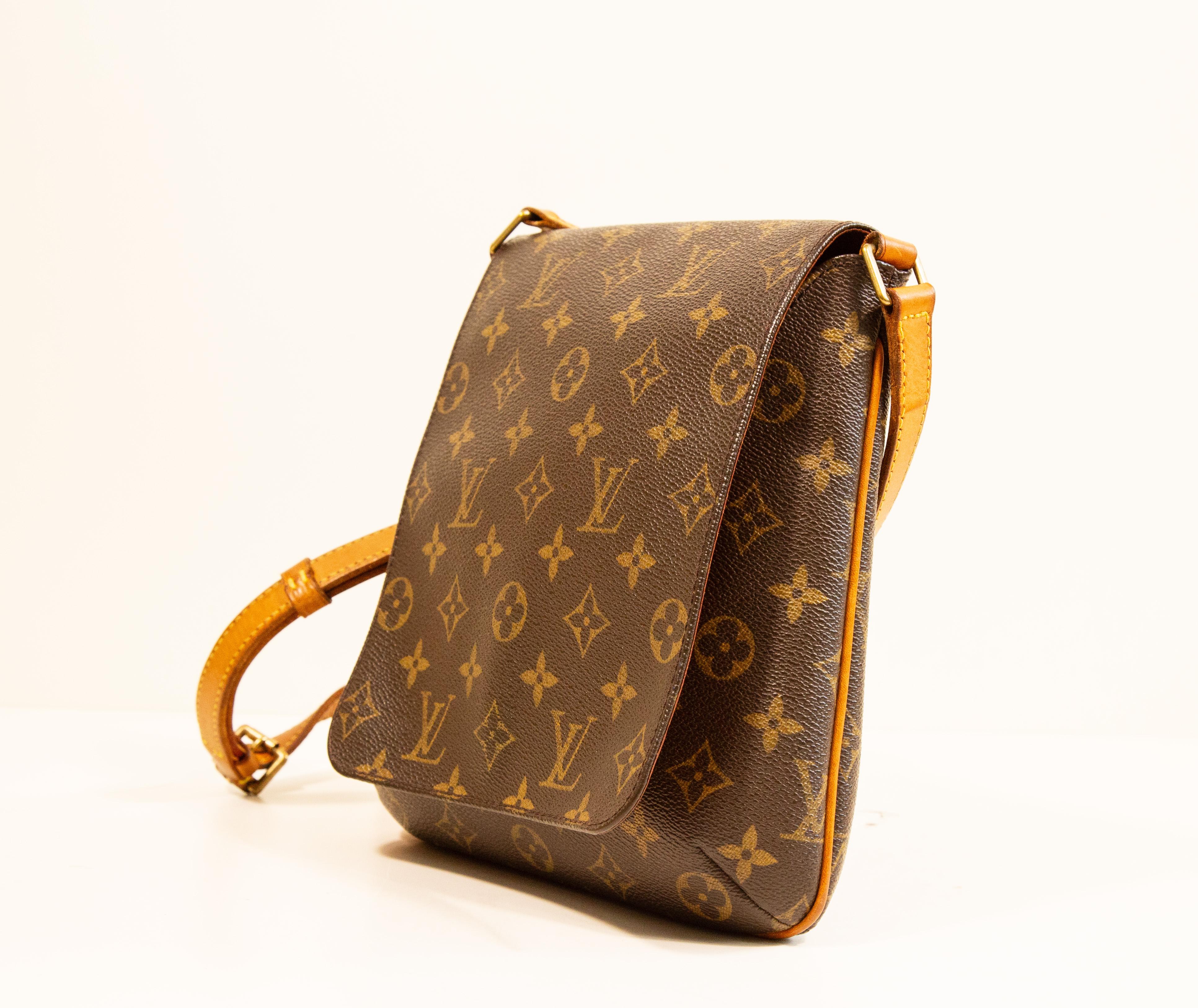 Women's or Men's 2005 Louis Vuitton Brown Monogram Canvas Musette Salsa Crossbody Bag For Sale