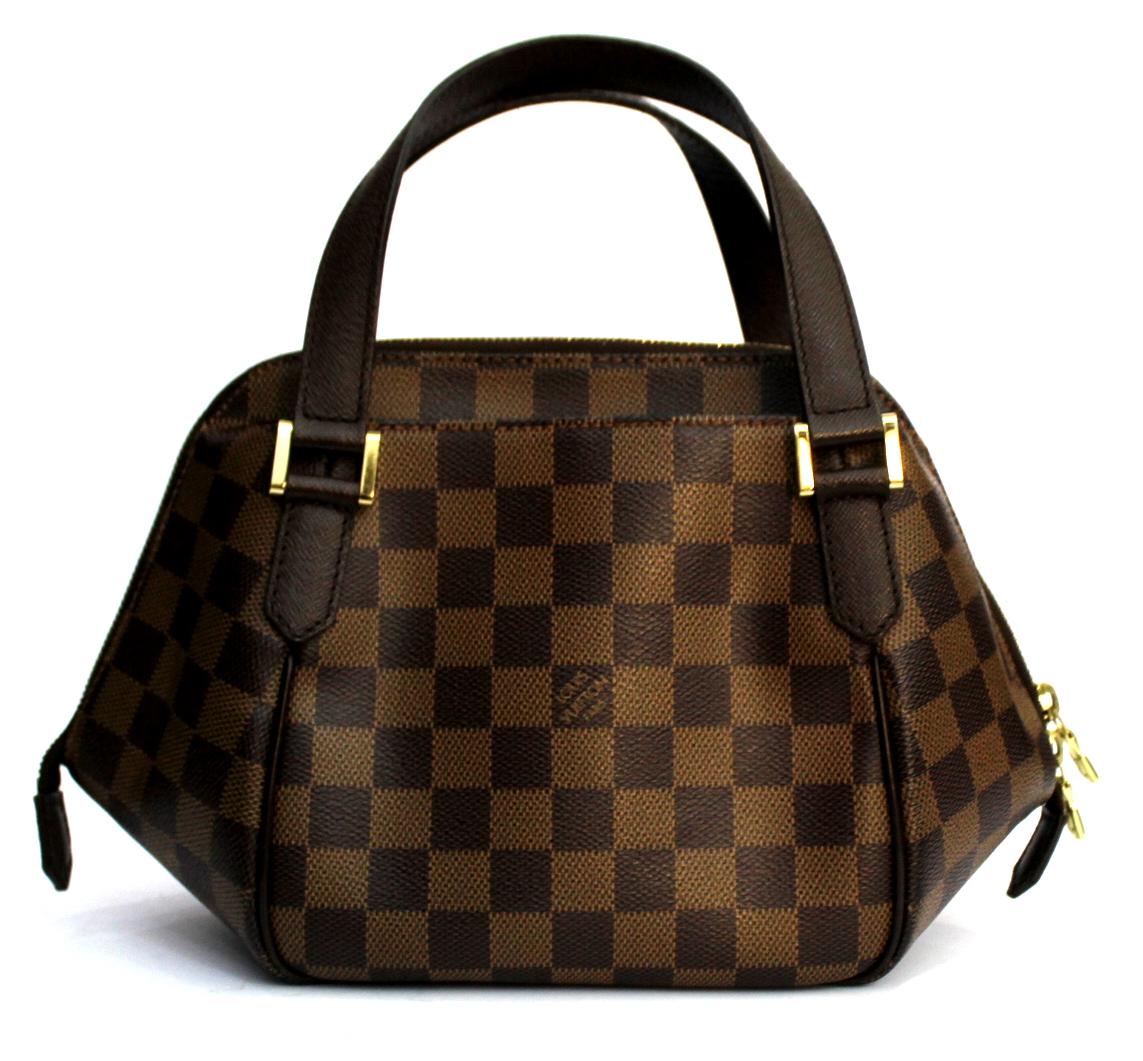 Nice bag of Louis Vuitton Belem model in damier ebene. It is characterized by an elegant design. Zip closure with two external pockets for greater comfort. This PM bag is the smallest size of the Belem family and has the ability to hold all your
