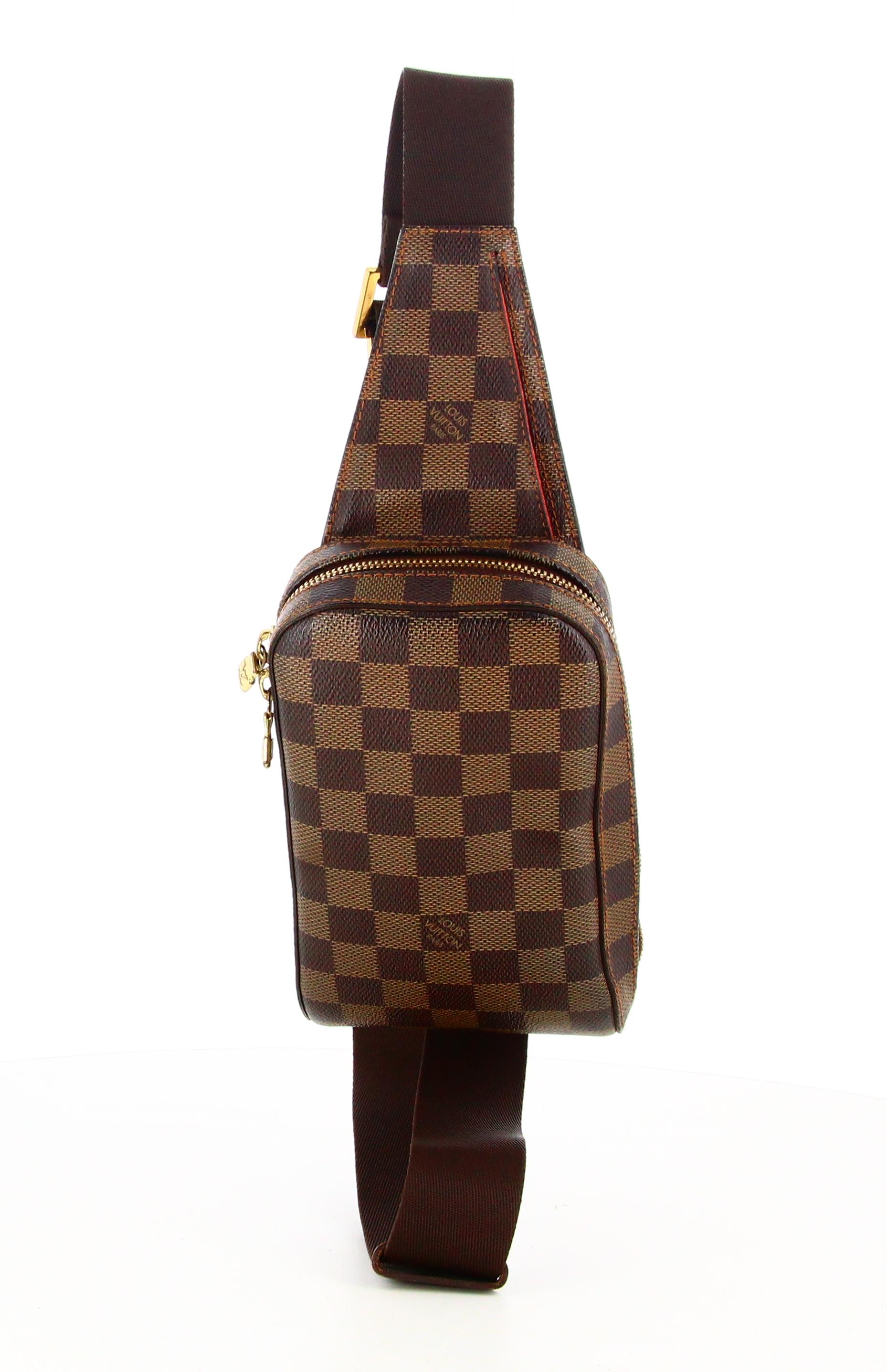 2005 Louis Vuitton Damier Ebene Shoulder Bag 

- Very good condition. Shows no signs of wear over time. 
- Louis Vuitton shoulder bag 
- Damier ebene
- Clasp : golden zip 
- Brown fabric shoulder strap 
- Inside : red fabric 