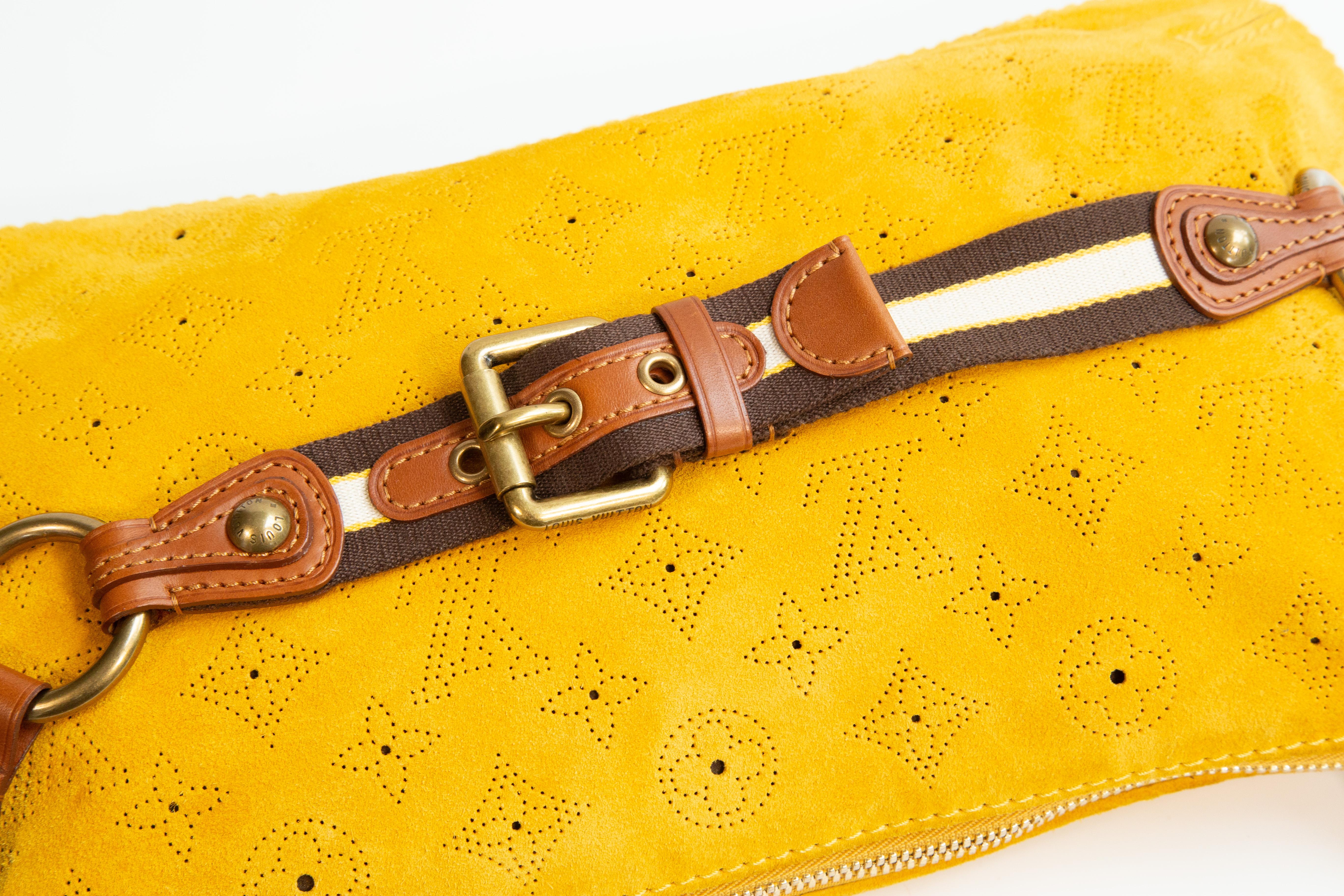 2005 Louis Vuitton Mahina Onatah PM Shoulder Bag/Clutch in Yellow Suede For Sale 7