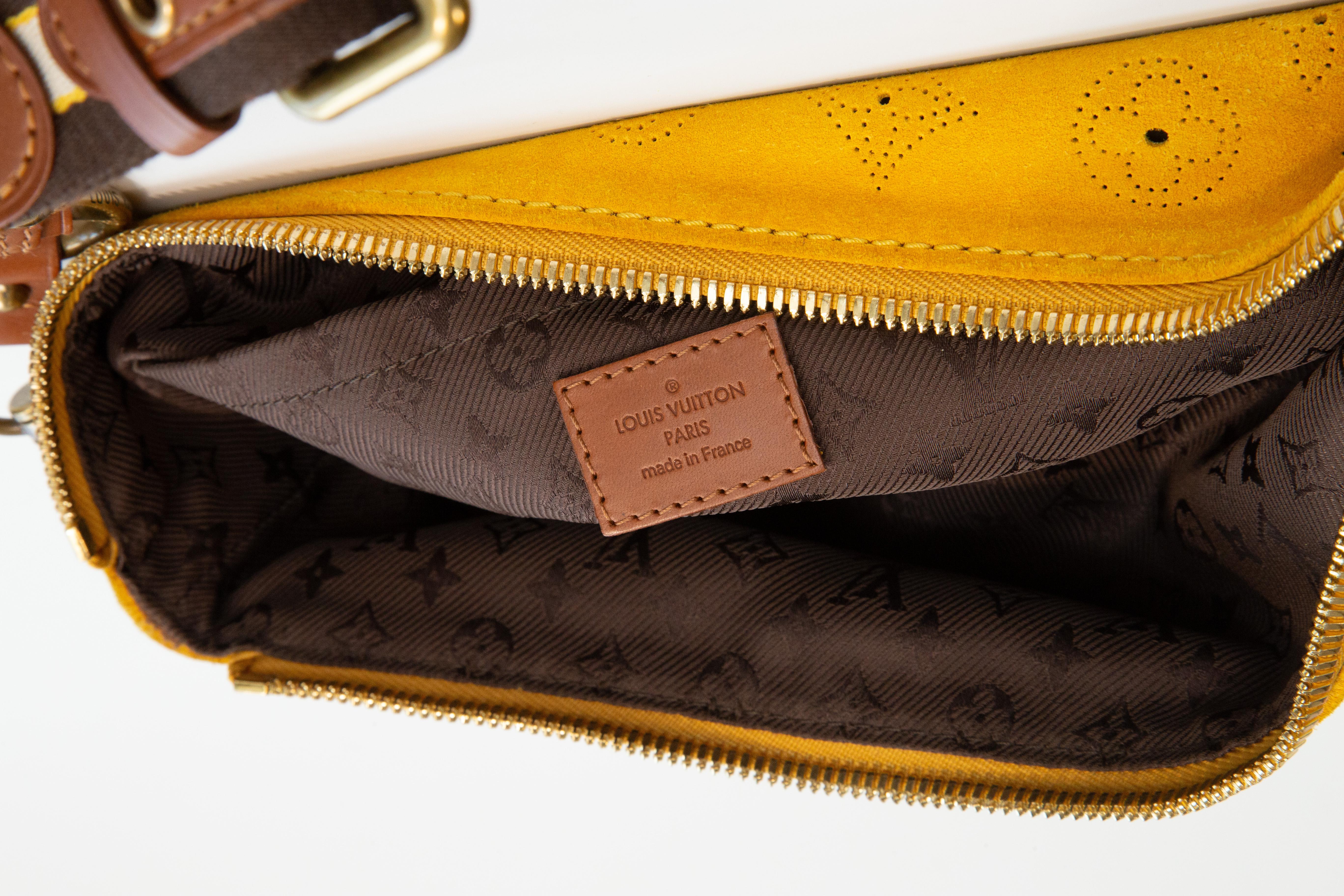 2005 Louis Vuitton Mahina Onatah PM Shoulder Bag/Clutch in Yellow Suede For Sale 9