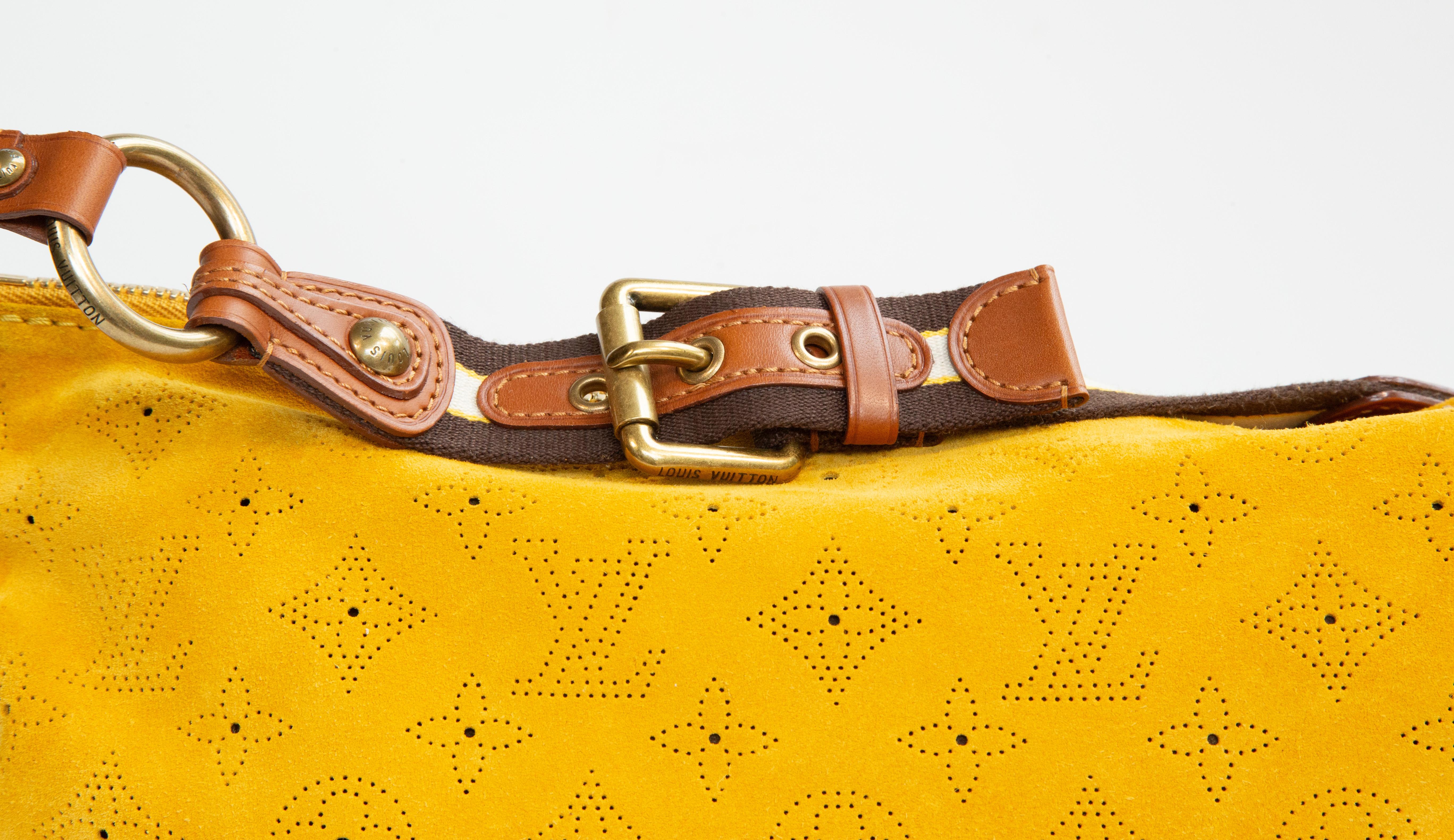 2005 Louis Vuitton Mahina Onatah PM Shoulder Bag/Clutch in Yellow Suede For Sale 2