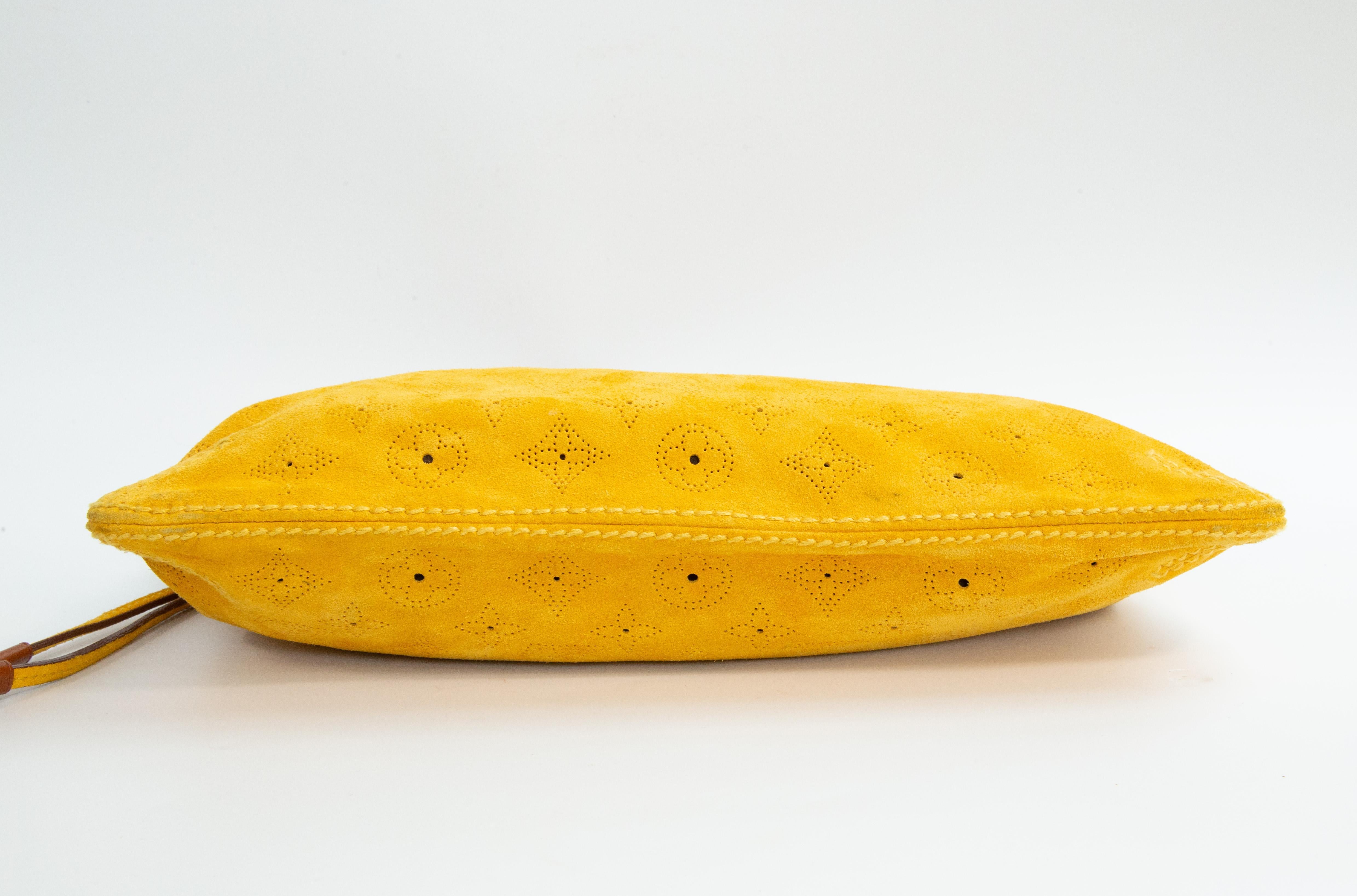 2005 Louis Vuitton Mahina Onatah PM Shoulder Bag/Clutch in Yellow Suede For Sale 3