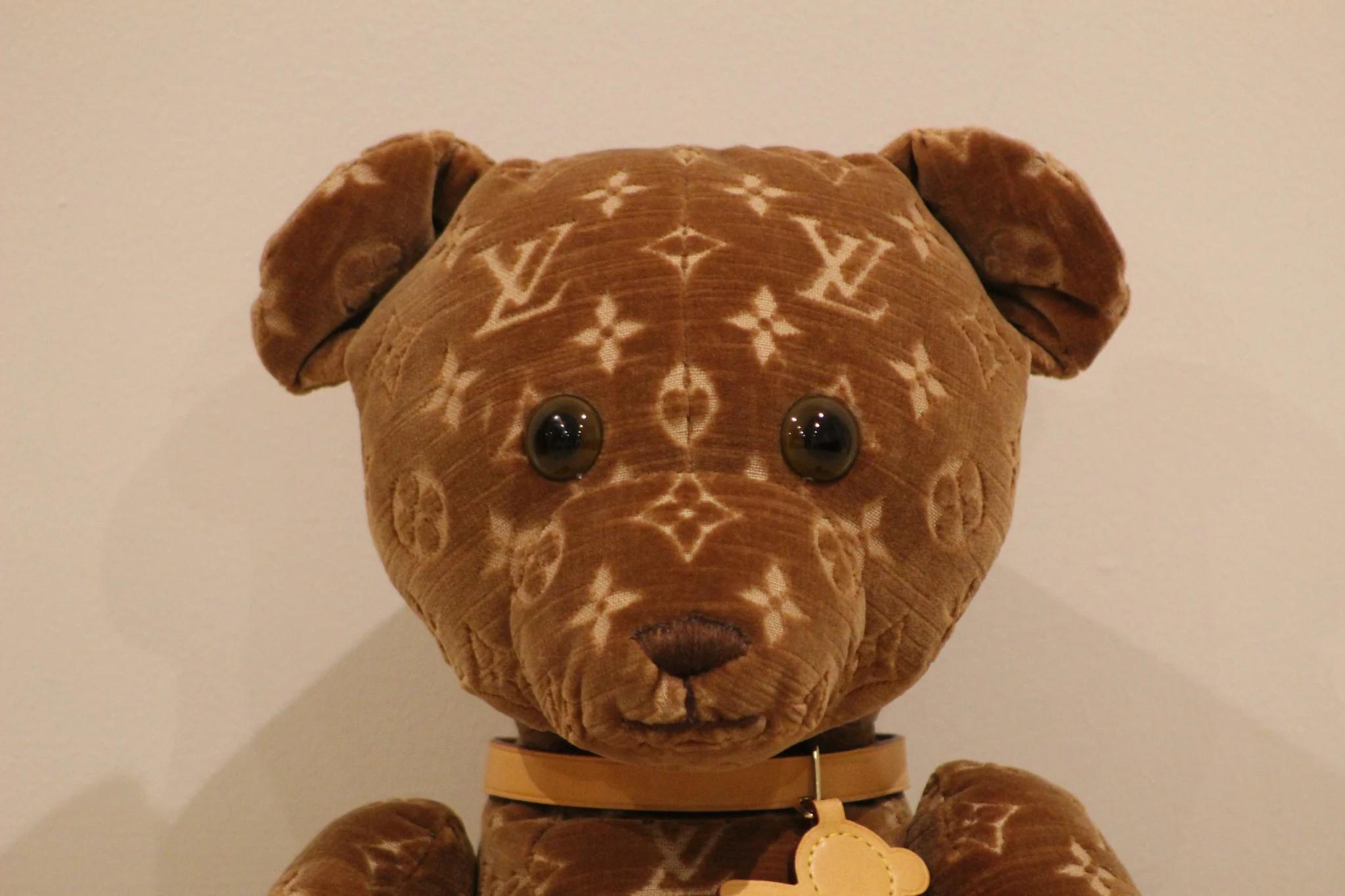 2005 Louis Vuitton Monogram Limited Edition VIP Doudou Teddy Bear In Excellent Condition For Sale In London, GB