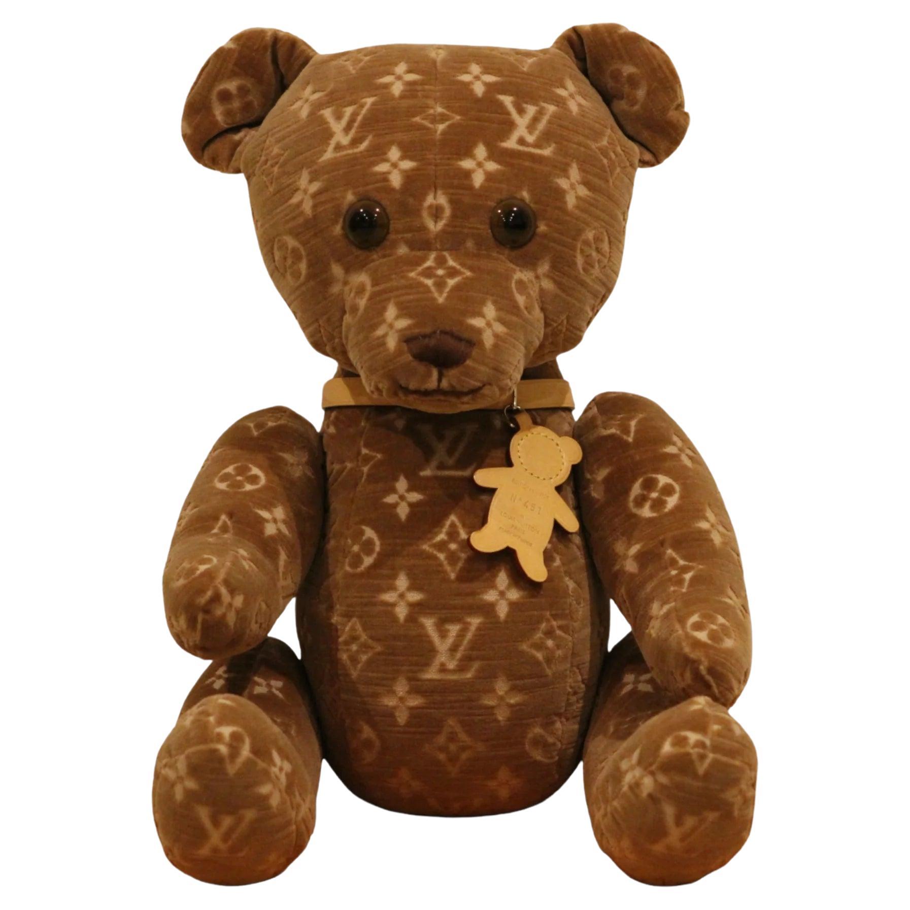 2005 Louis Vuitton Monogram Limited Edition VIP Doudou Teddybär im Angebot