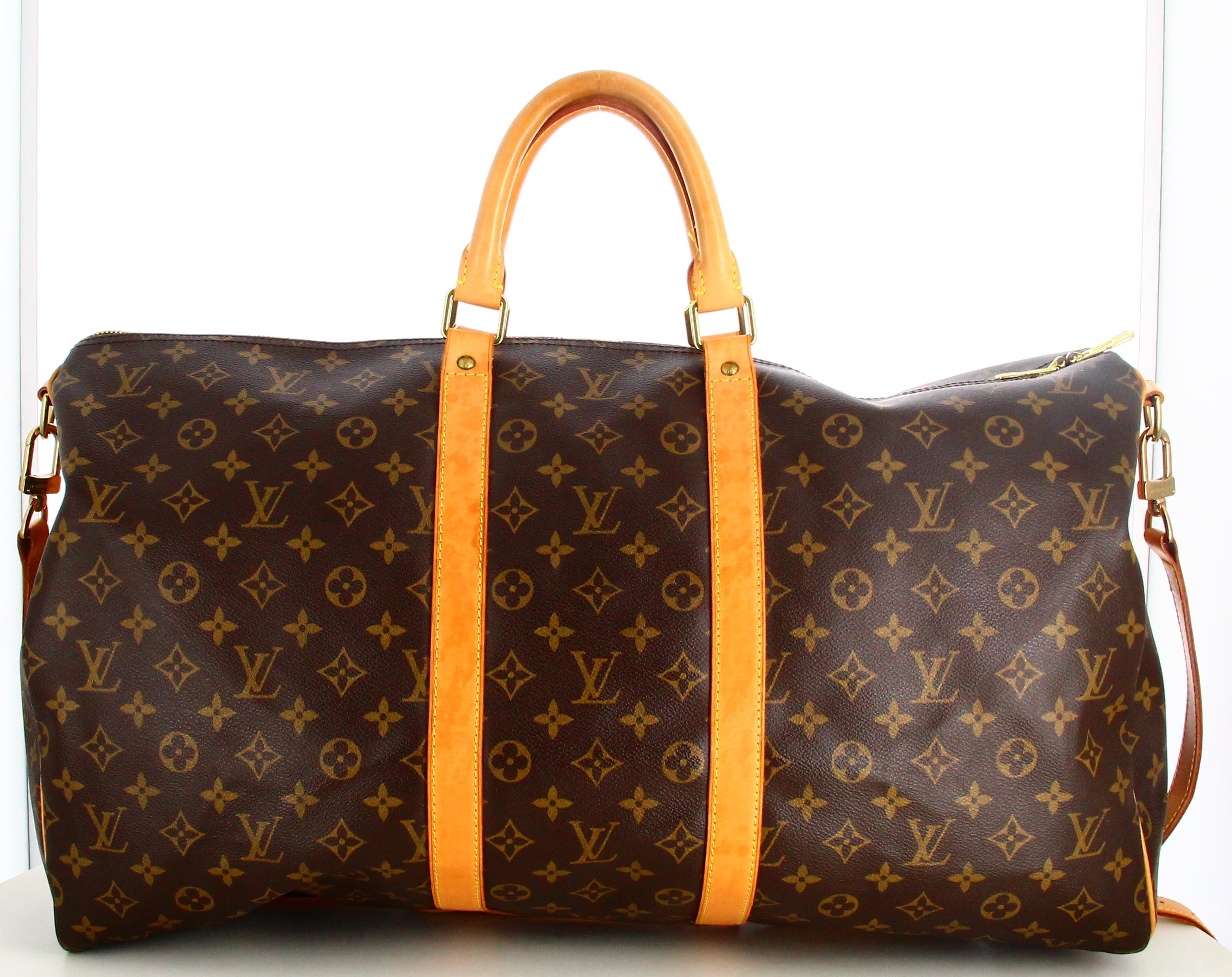 2005 Louis Vuitton Monogram Travel Bag Keepall Bandouliere 55

- Very good condition. Slight marks on the shoulder strap
- Louis Vuitton travel bag
- Monogram canvas 
- Two small leather straps 
- Inside: brown canvas