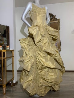 2005 Michael Casey Vestido de tafetán dorado usado por Patty Labelle para la portada de un álbum