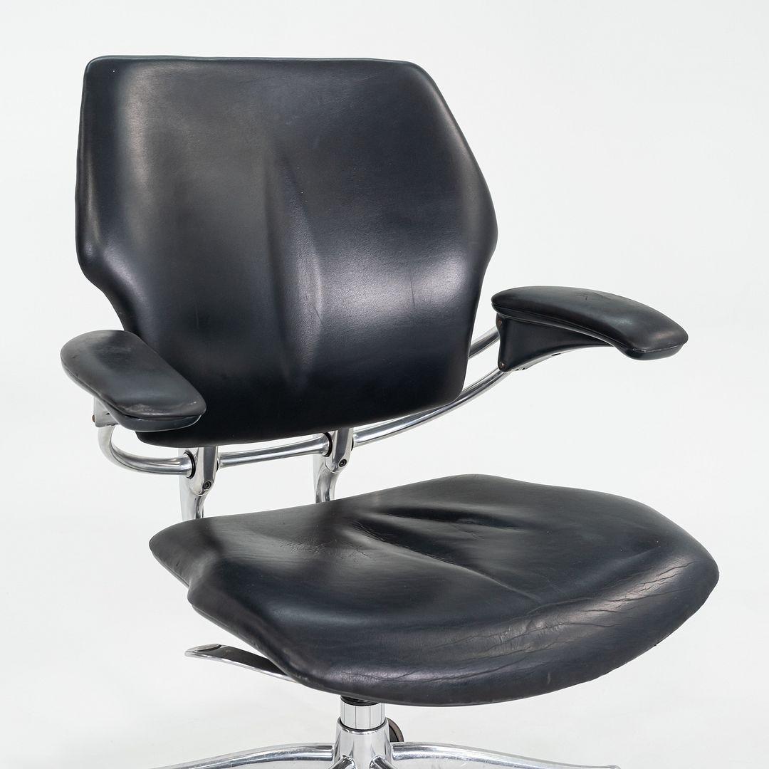 2005 Niels Diffrient for Humanscale Freedom Desk Chair in Black Leather For Sale 4