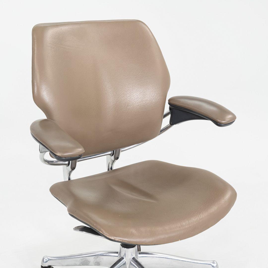 2005 Niels Diffrient for Humanscale Freedom Desk Chair in Dark Tan Leather For Sale 3