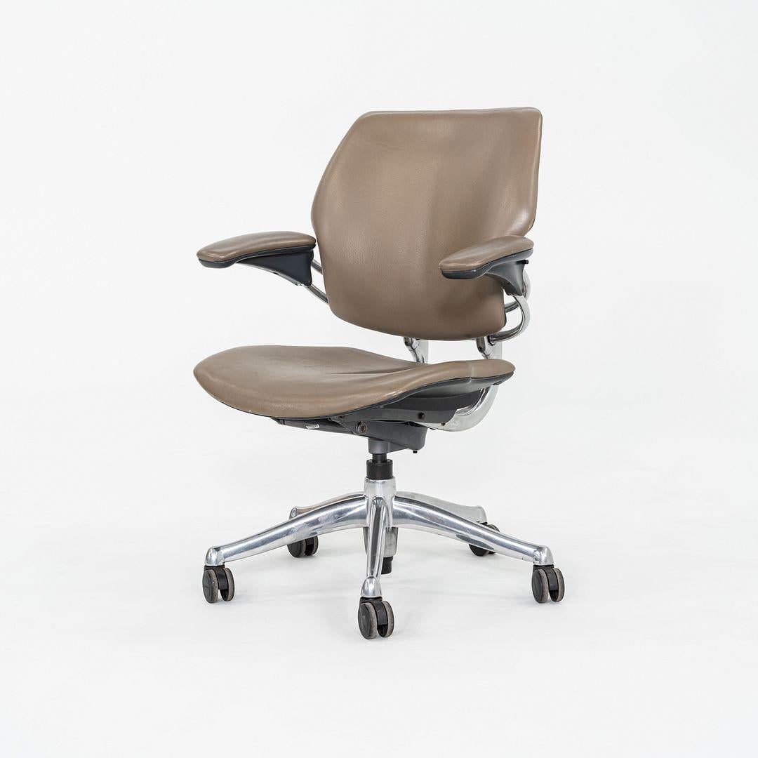 Modern 2005 Niels Diffrient for Humanscale Freedom Desk Chair in Dark Tan Leather For Sale