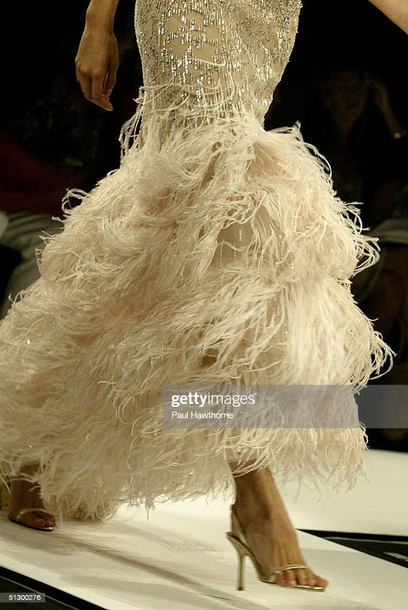 Black 2005 Oscar de la Renta Runway Navy Sheer-Tulle Hourglass Feather Mermaid Gown For Sale