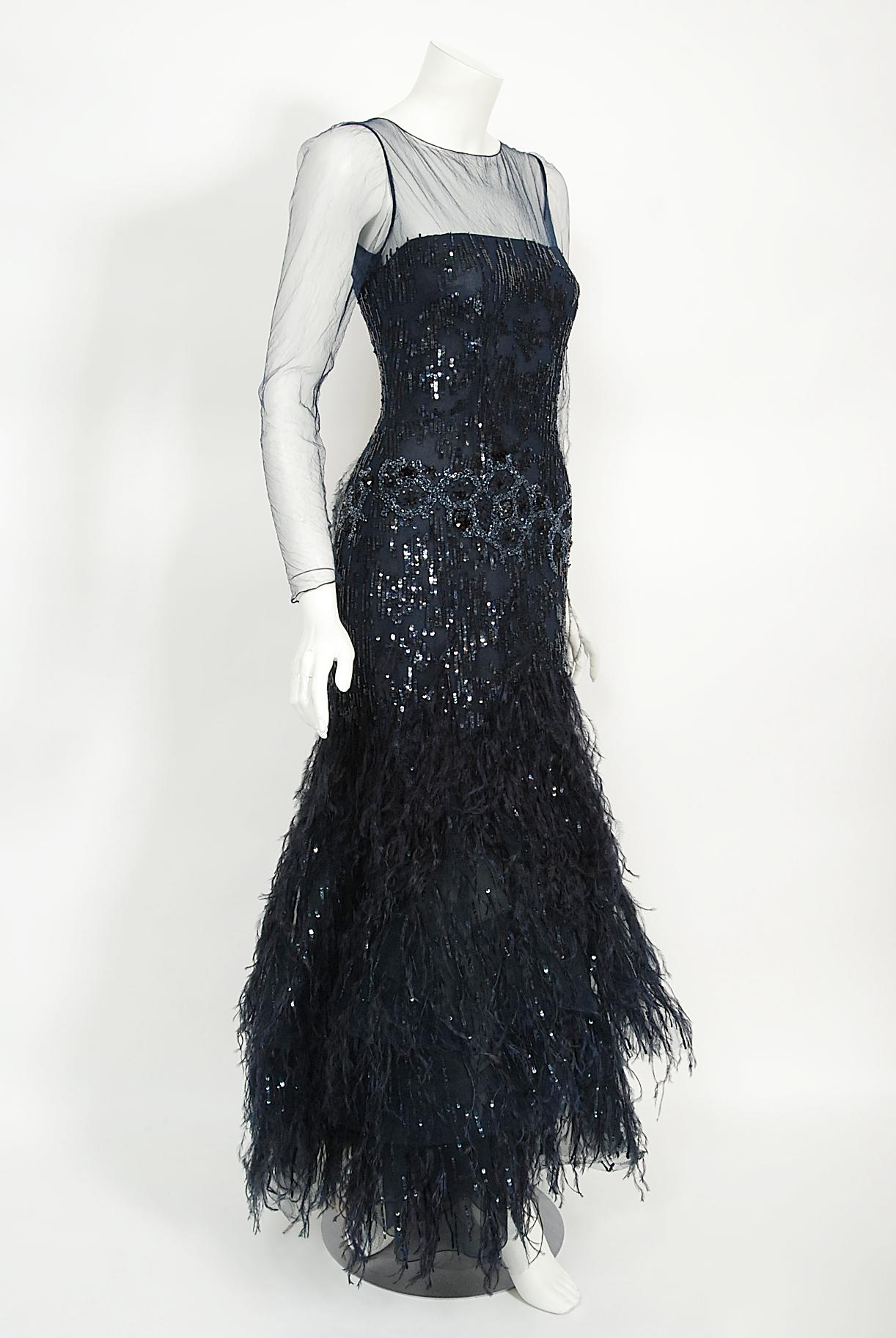 2005 Oscar de la Renta Runway Navy Sheer-Tulle Hourglass Feather Mermaid Gown For Sale 7