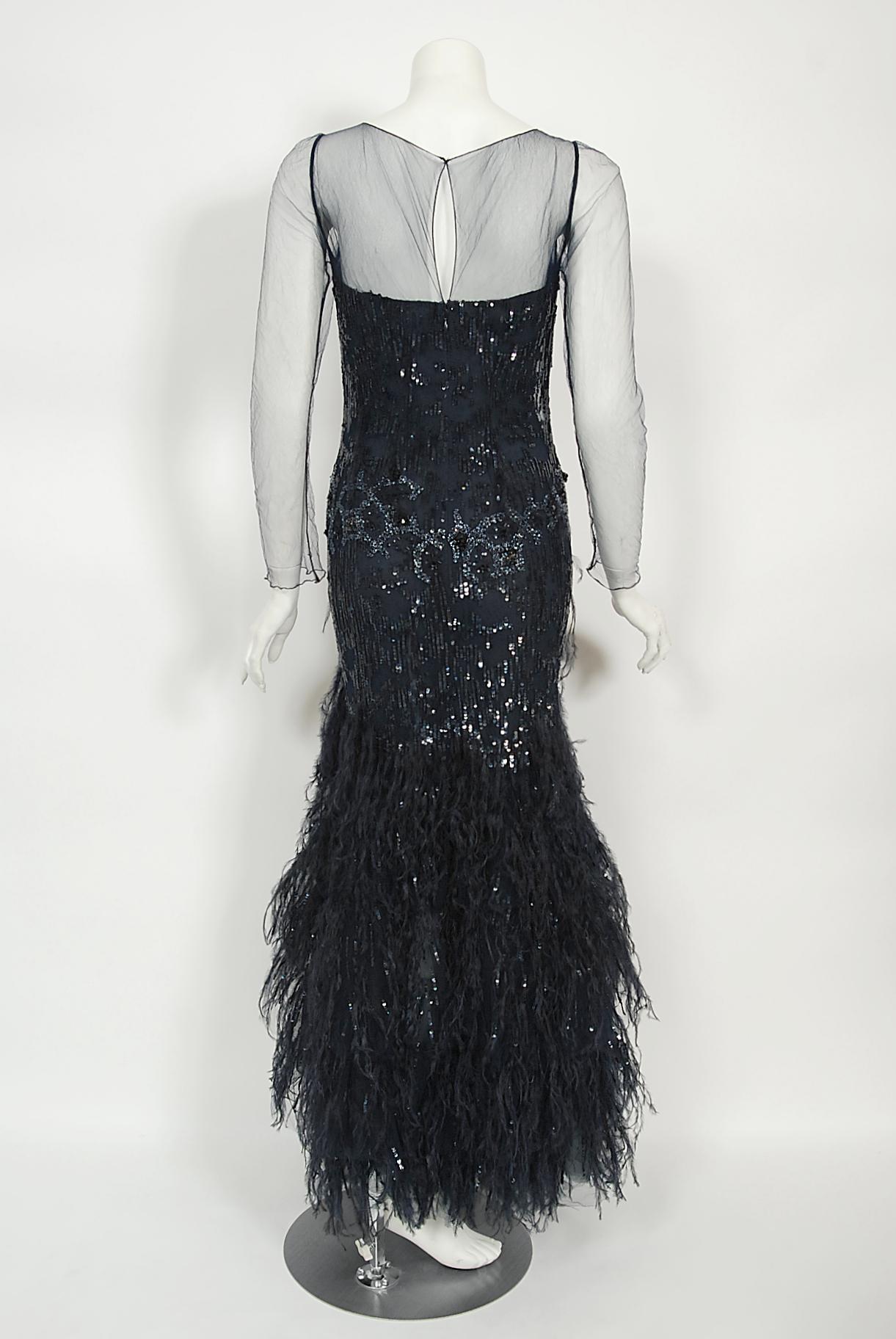 2005 Oscar de la Renta Runway Navy Sheer-Tulle Hourglass Feather Mermaid Gown For Sale 11