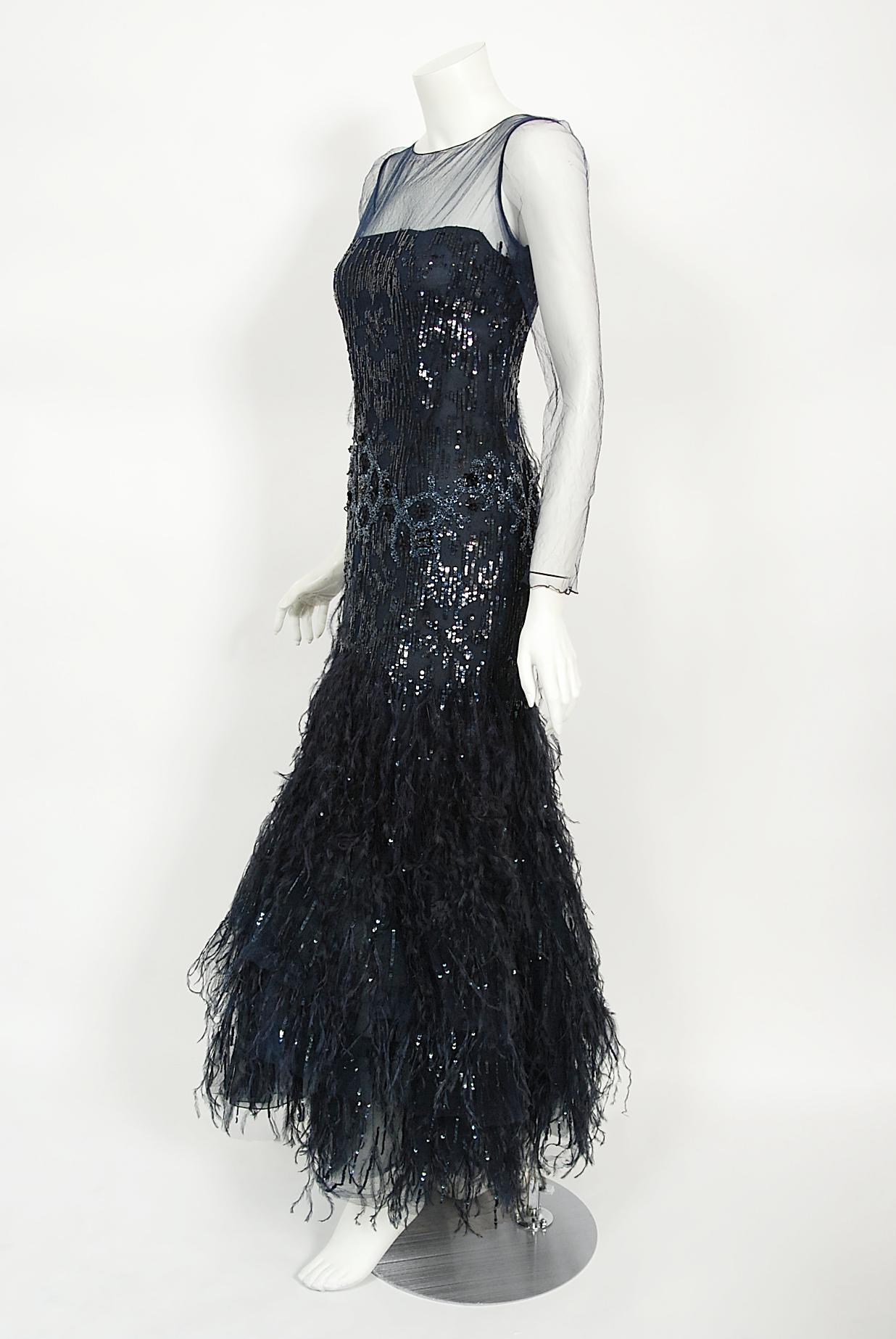 2005 Oscar de la Renta Runway Navy Sheer-Tulle Hourglass Feather Mermaid Gown For Sale 2