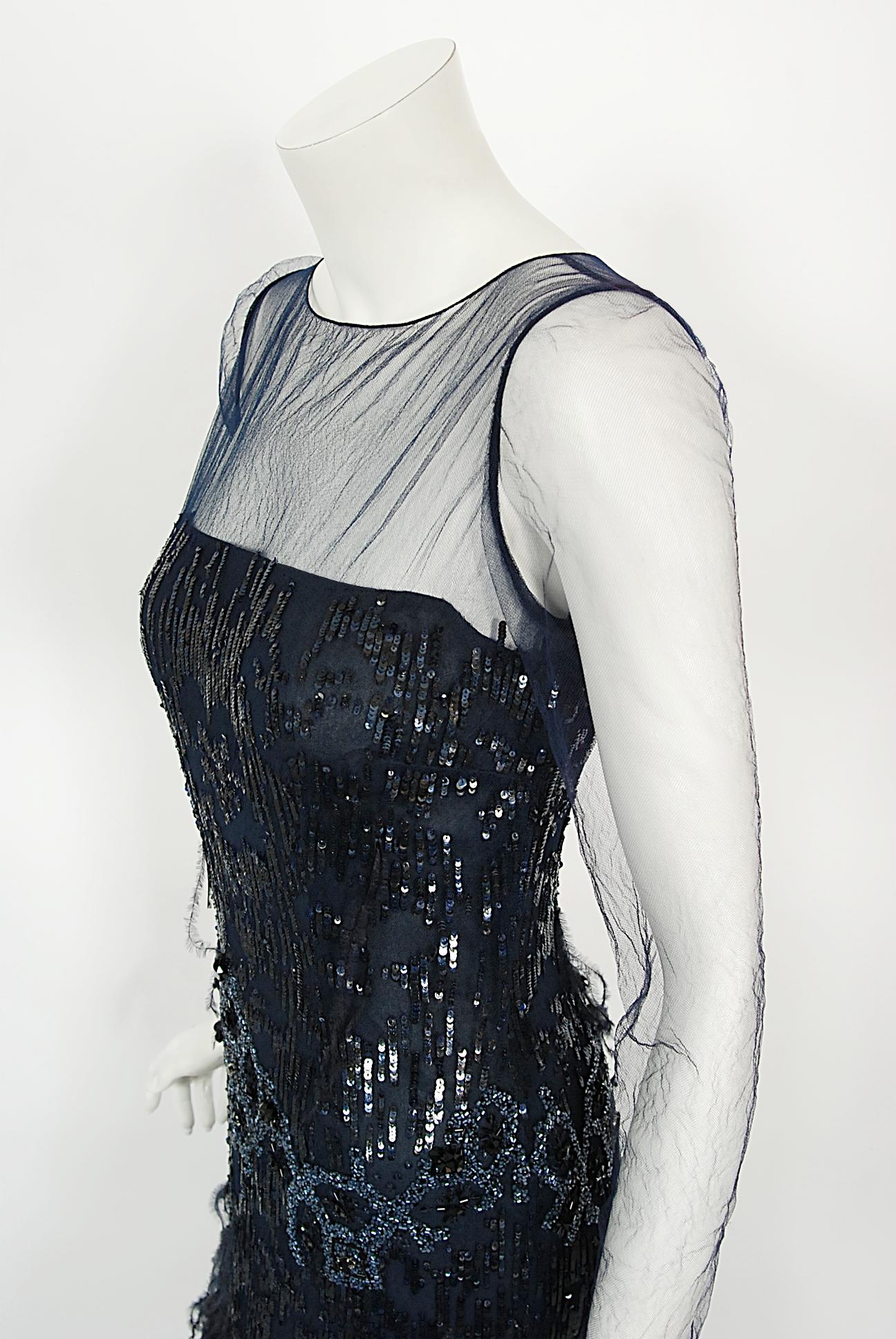 2005 Oscar de la Renta Runway Navy Sheer-Tulle Hourglass Feather Mermaid Gown For Sale 3