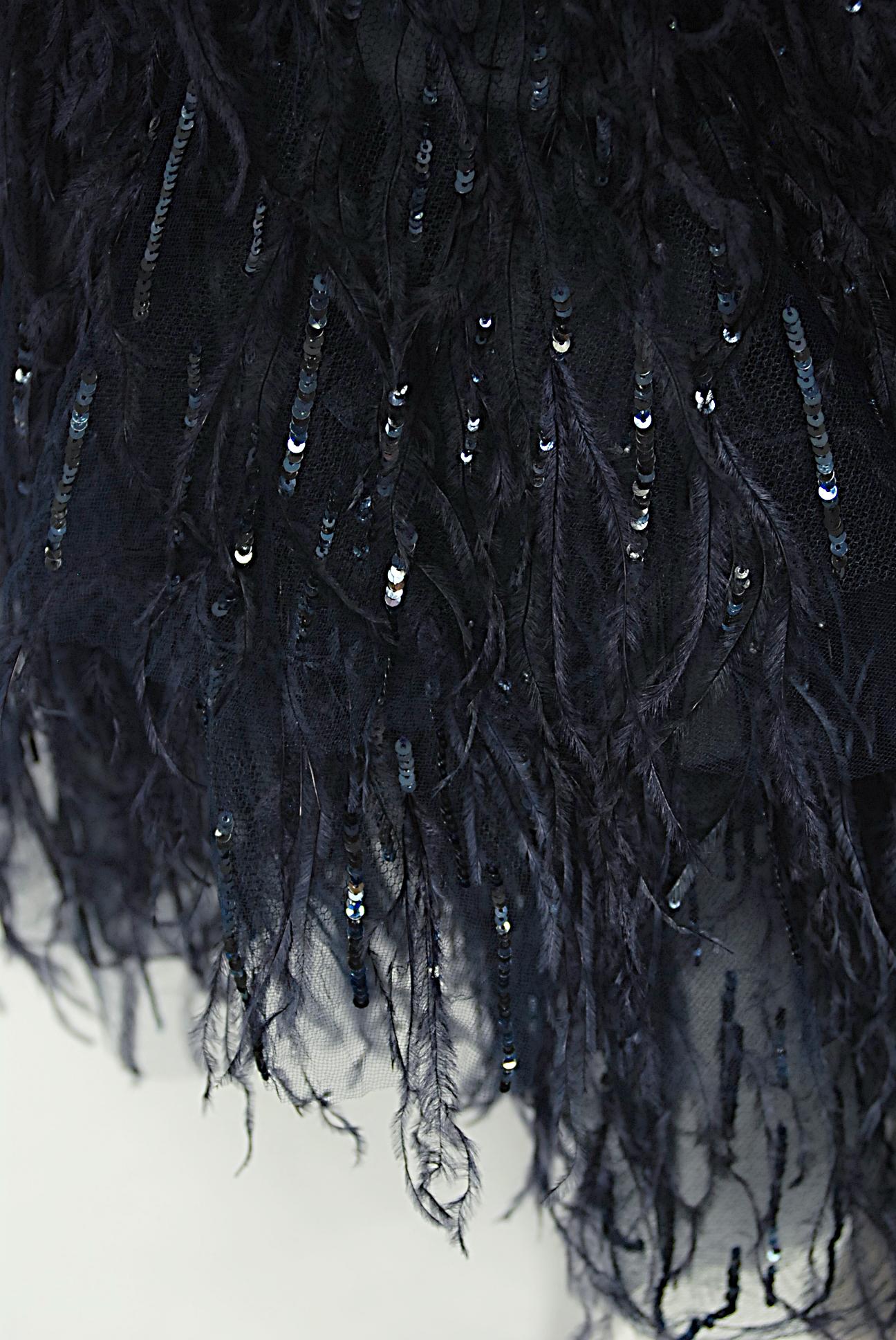 2005 Oscar de la Renta Runway Navy Sheer-Tulle Hourglass Feather Mermaid Gown For Sale 5