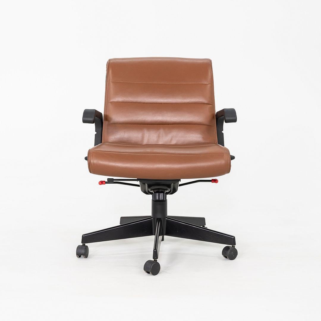 2005 Richard Sapper für Knoll Management Schreibtischstühle aus dunklem cognacfarbenem Leder im Zustand „Gut“ im Angebot in Philadelphia, PA