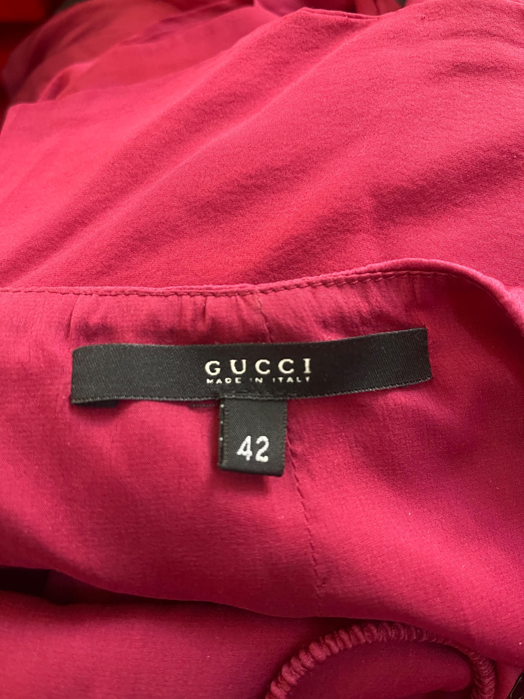 Donna 2005 Passerella Gucci Abito rosso in seta senza schienale con inserti in chiffon in vendita