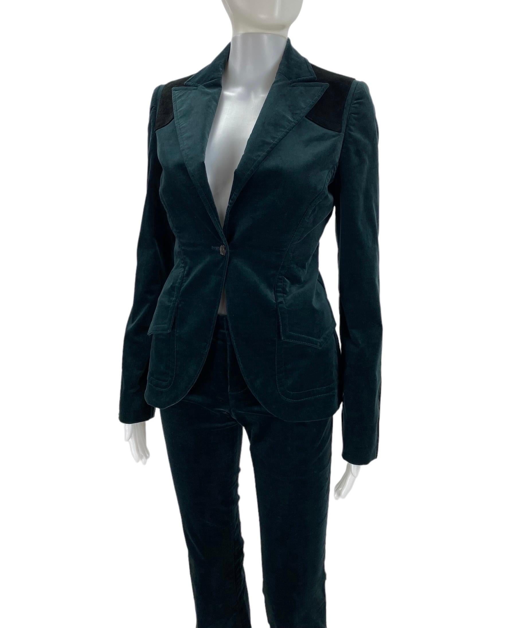 Vintage Gucci Dark Green Velvet Pant Suit 
2005 Collection
Italian size 38 - US 2
Buttons with Gucci signature, Black suede leather detail on shoulders and sleeves, G logo embroidery on pant's back pocket, Lined.
Pants: waist - 28 inches, rise - 8