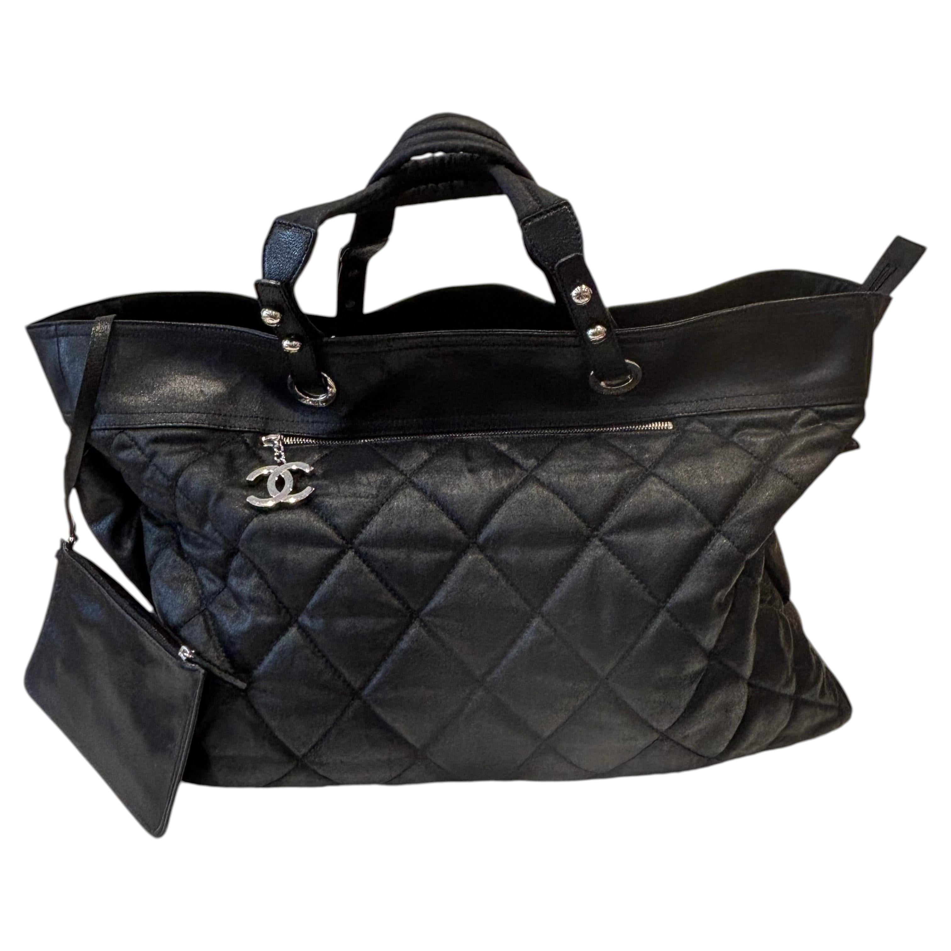 Borsa tote CHANEL grande, nera, modello Biarritz, in tela trapuntata e rivestita, anni 2006-2008, con certificato di autenticità (COA) e cartellino
