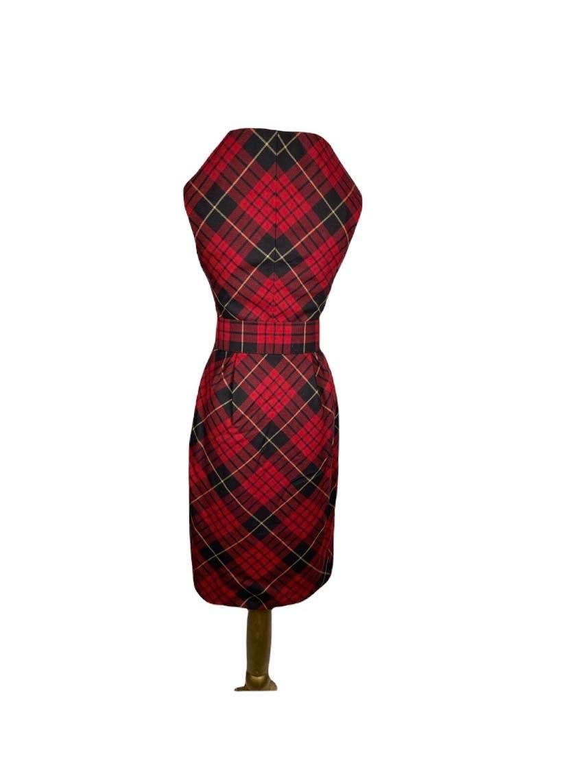 2006 A/W McQueen Tartan Wool Dress, 'The Widows of Culloden'

Finished with belt and silver buckle

Material: Wool 95%, Silk 5%

lining: 52% acetate, 48% rayon

Size: IT - 40, US - 4

Made in Italy

New with tags
