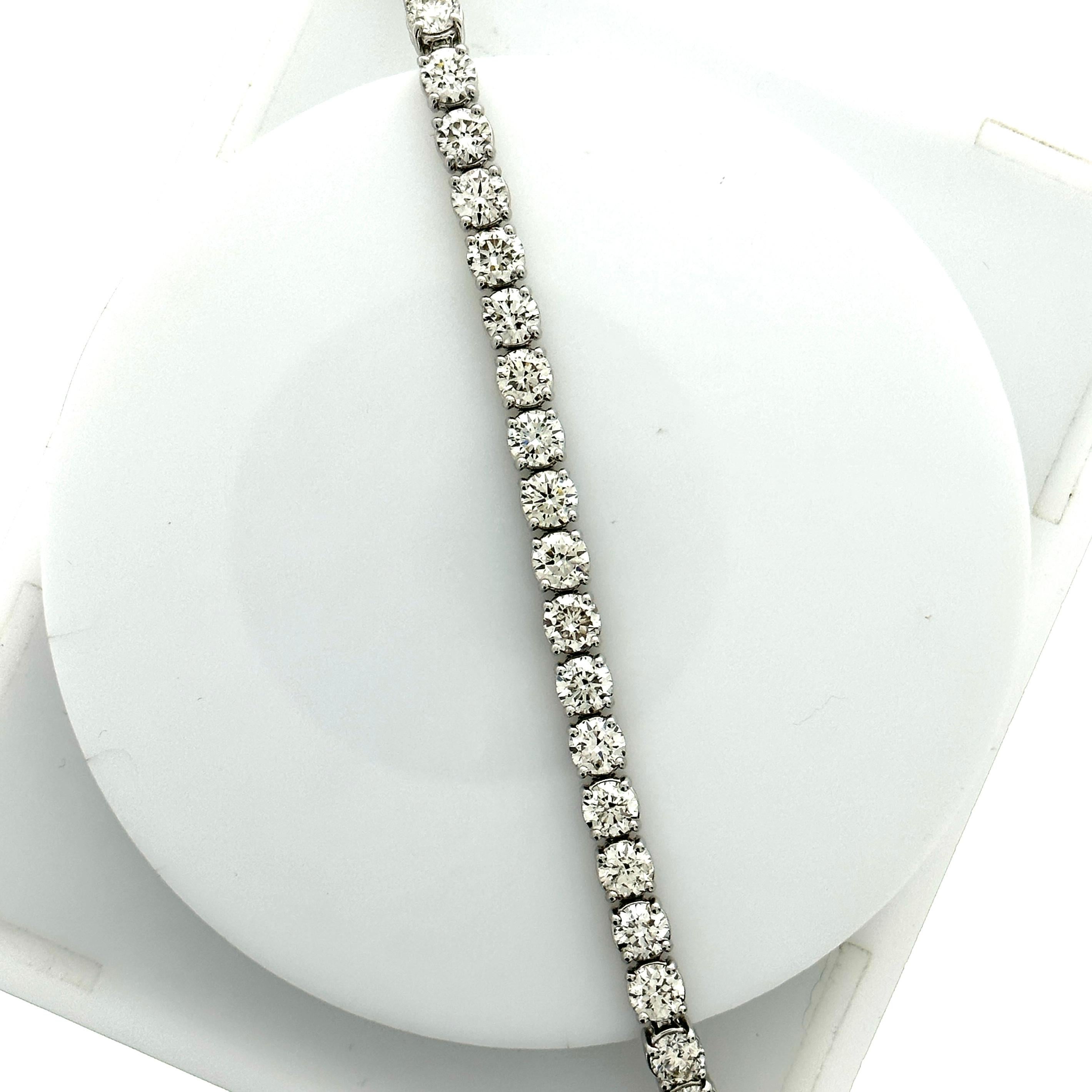 Pulsera de tenis con diamantes de 4 puntas y 20,06 quilates totales en oro blanco de 14 quilates Corte redondo en venta