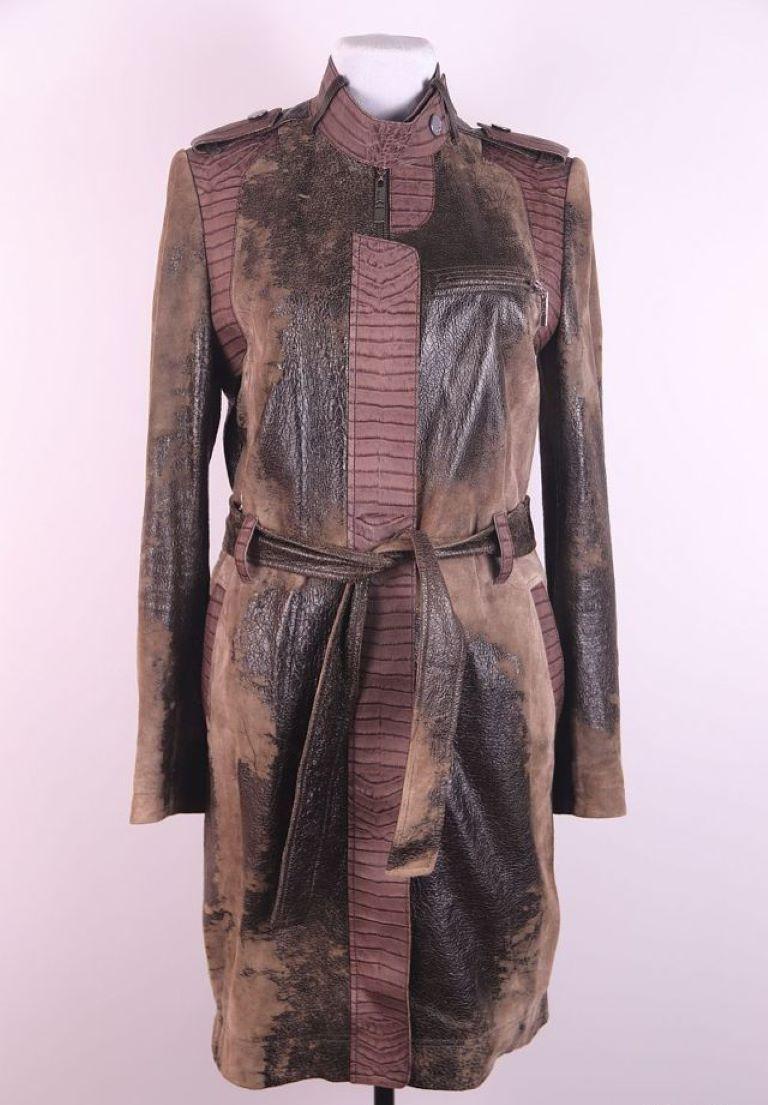 2006 Christian Dior by Galliano f/w 2006 trench coat crocodile print

John Galliano for Christian Dior
Collection: fall / winter 2006
Christian Dior style: 6A14088961
Country of production: Italy
Dimensions
Marked Size: FR 36 IT 40 USA 4
Vintage