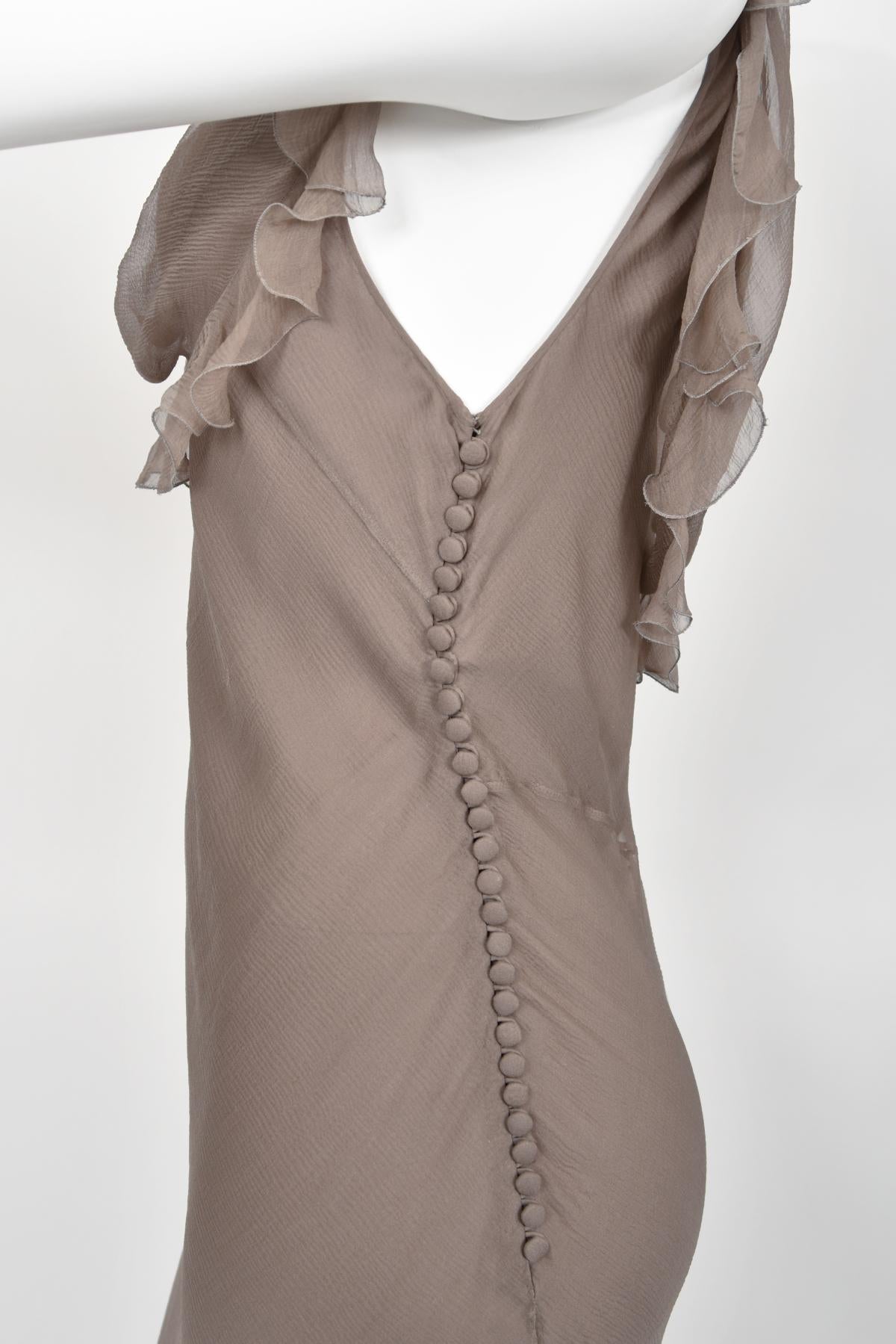 2006 Christian Dior by John Galliano Rauchiges Kleid aus Seide mit Rüschen und schrägem Schnitt im Angebot 2