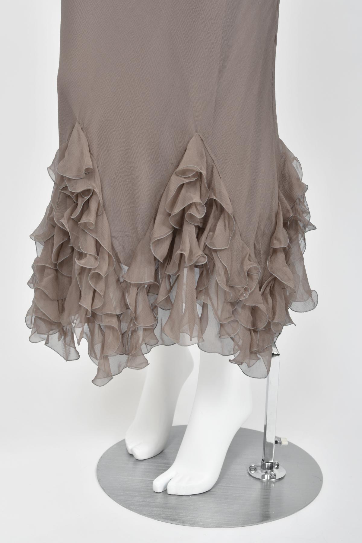 2006 Christian Dior by John Galliano Rauchiges Kleid aus Seide mit Rüschen und schrägem Schnitt im Angebot 5