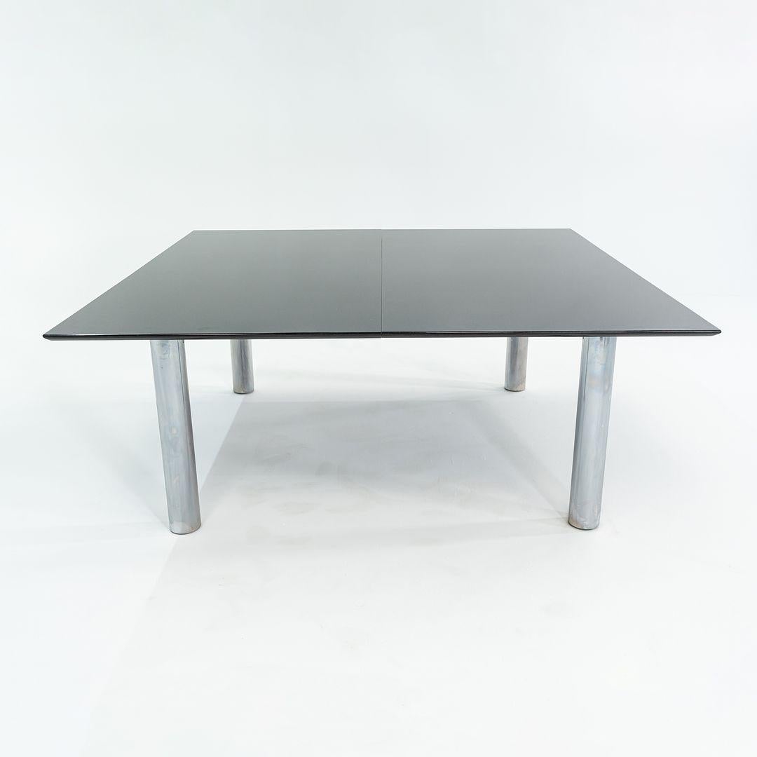 Moderne 2006 Table de conférence ou de salle à manger sur mesure en granit noir et acier chromé 72x72in en vente