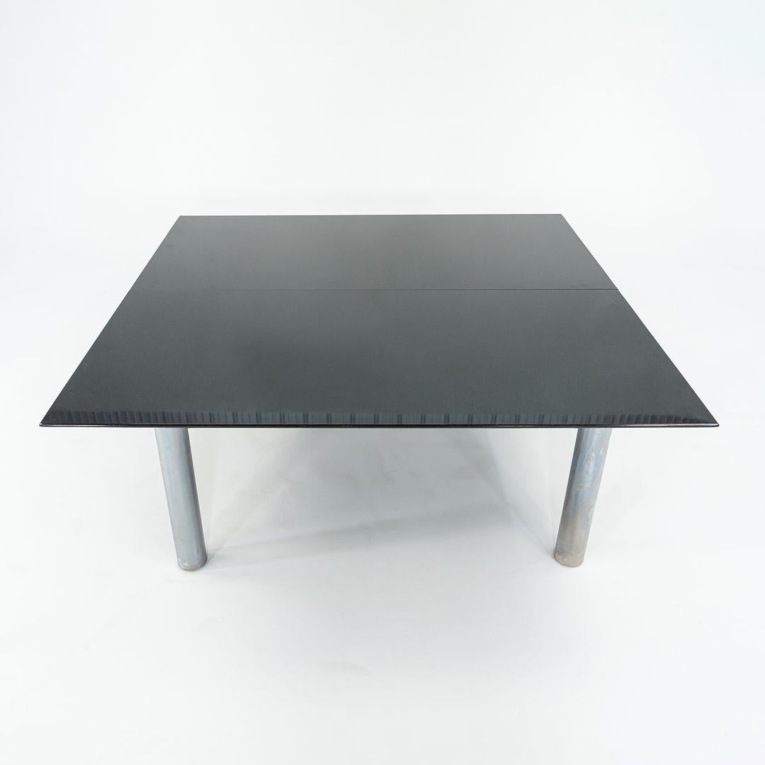 Acier 2006 Table de conférence ou de salle à manger sur mesure en granit noir et acier chromé 72x72in en vente
