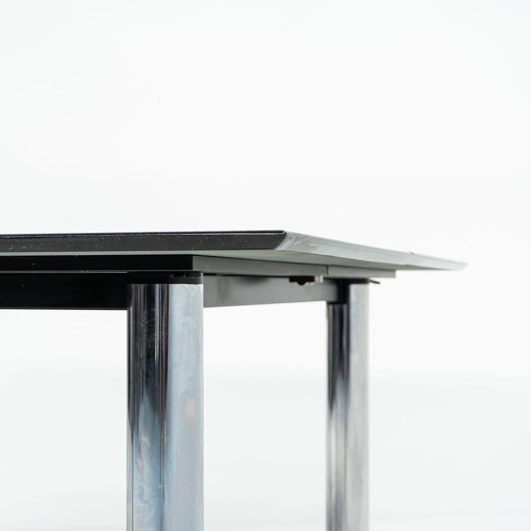 2006 Table de conférence ou de salle à manger sur mesure en granit noir et acier chromé 72x72in en vente 2