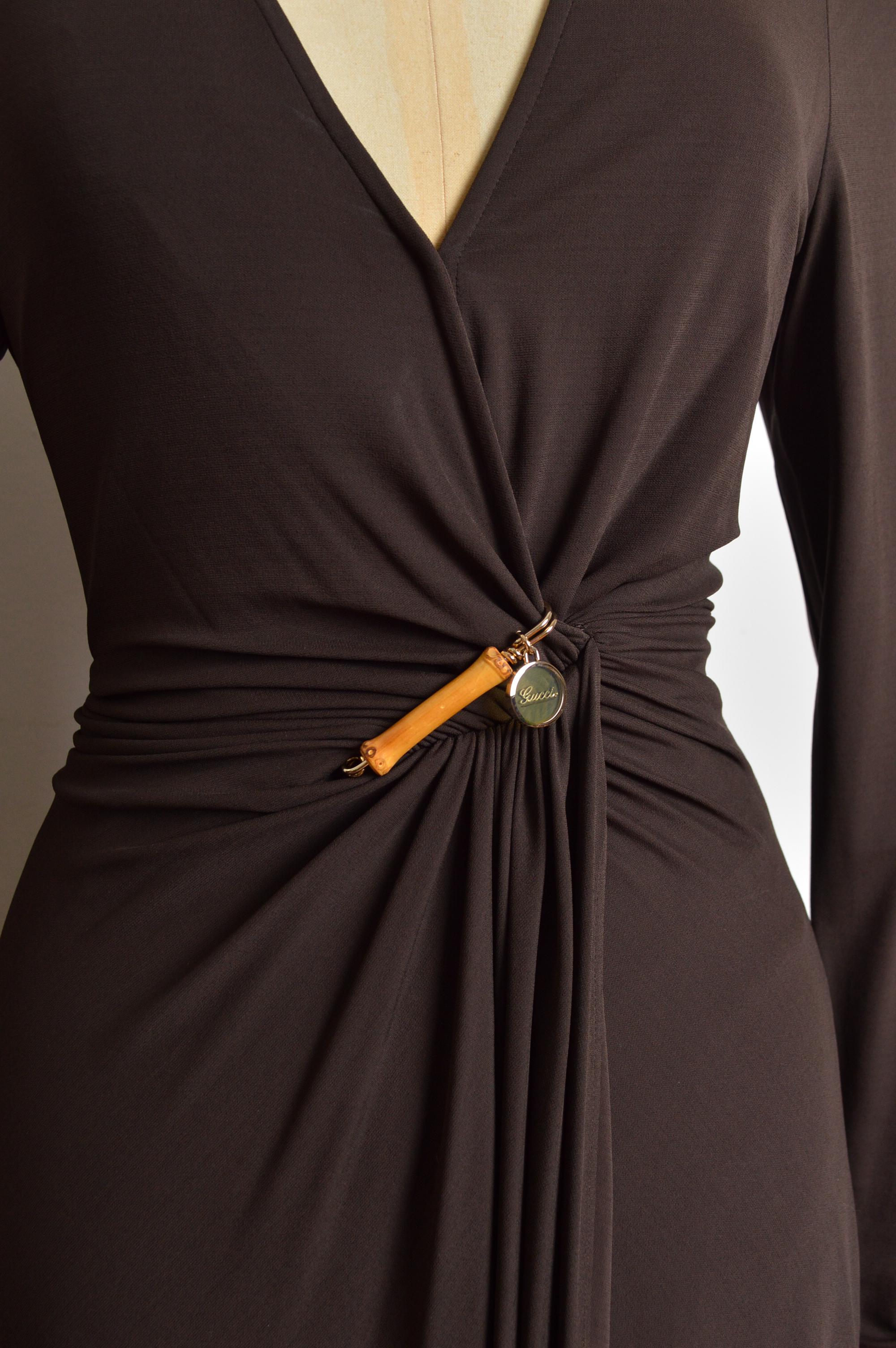 2006 Gucci by Frida Giannini Chocolate Brown Elegant Wrap bamboo day dress Bon état - En vente à Sheffield, GB