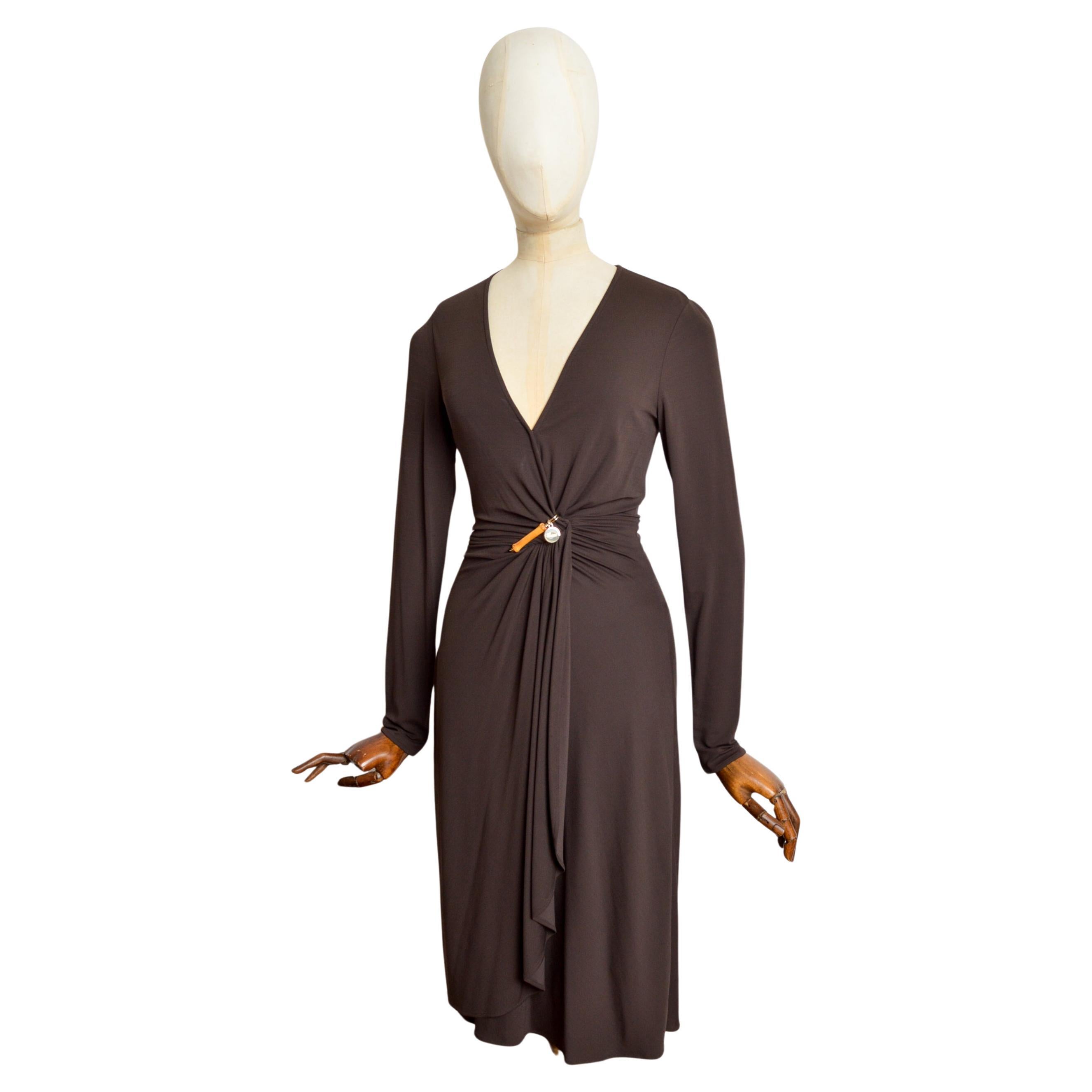 2006 Gucci by Frida Giannini Chocolate Brown Elegant Wrap bamboo day dress en vente