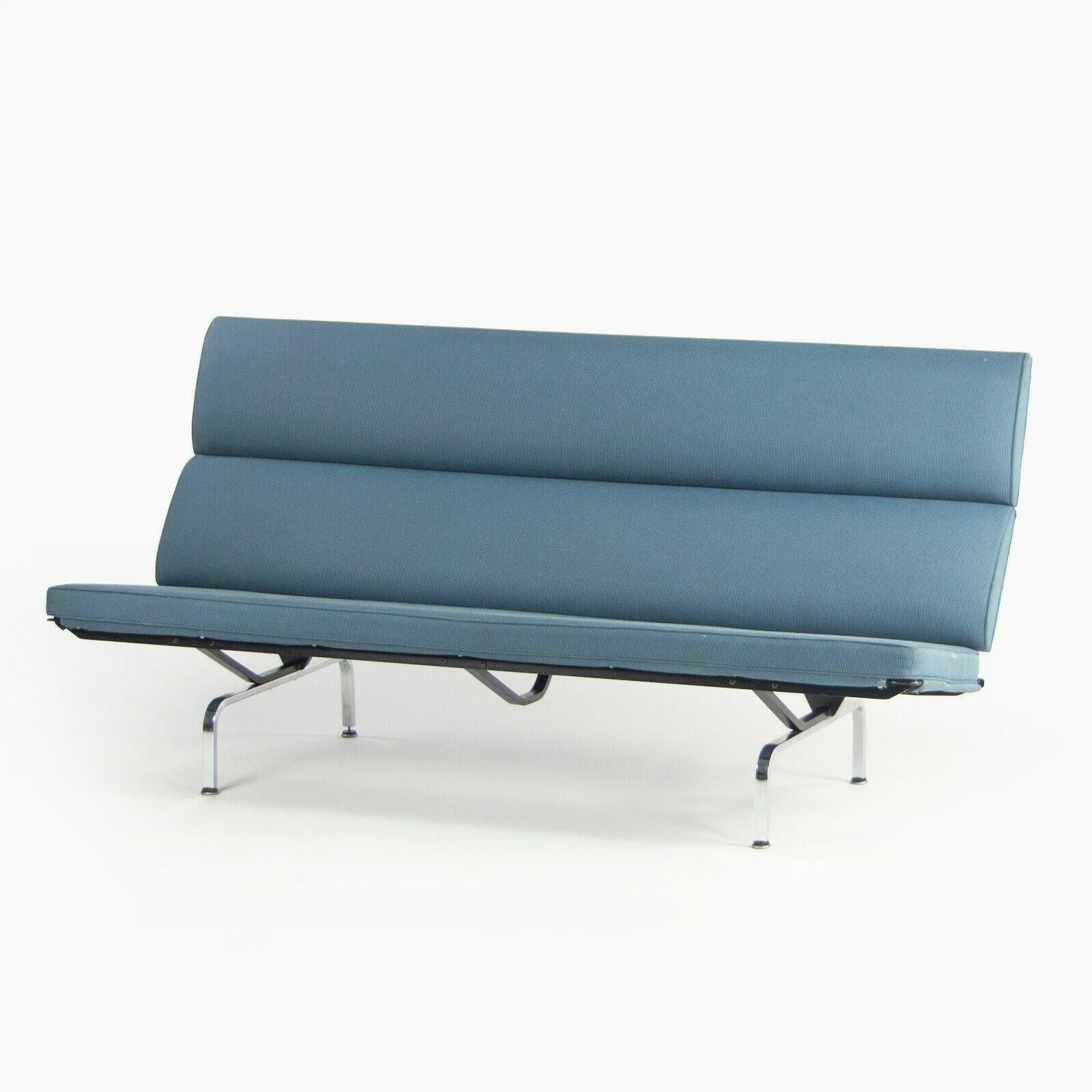 2006 Herman Miller by Ray und Charles Eames Sofa kompakte blaue Stoffpolsterung (Moderne) im Angebot