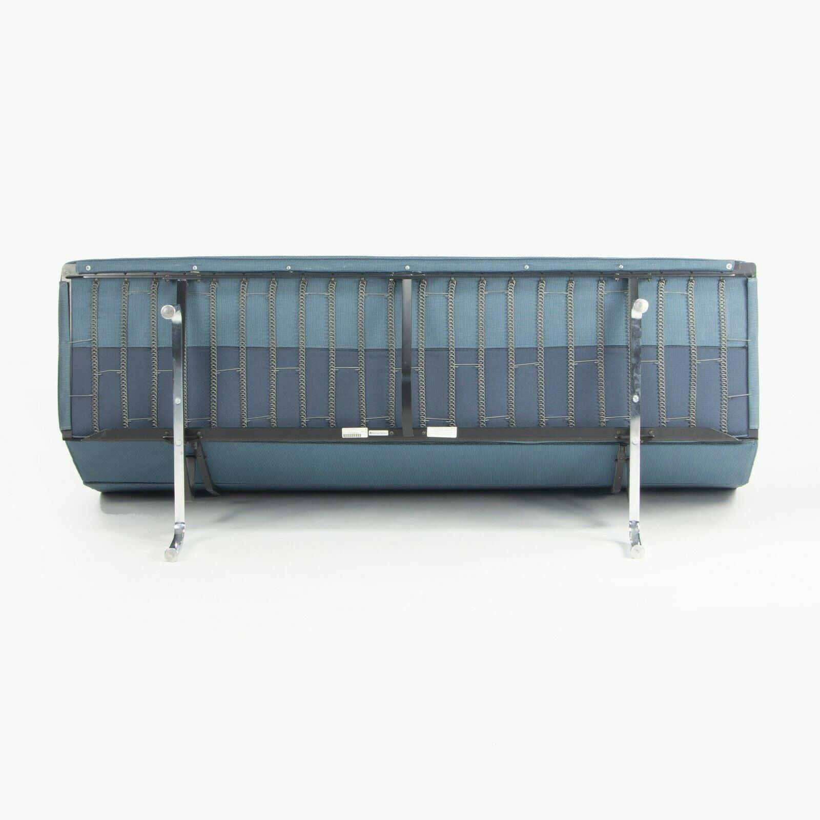 2006 Herman Miller by Ray und Charles Eames Sofa kompakte blaue Stoffpolsterung im Zustand „Gut“ im Angebot in Philadelphia, PA