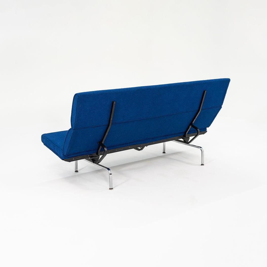 2006 Herman Miller Kompaktes Sofa von Ray und Charles Eames mit neuem blauem Stoff (Nordamerikanisch) im Angebot