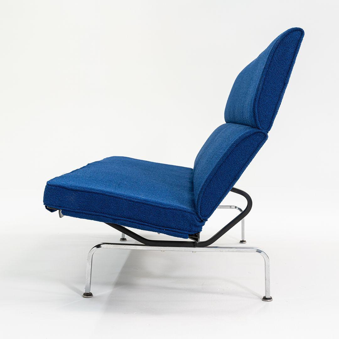 2006 Herman Miller Kompaktes Sofa von Ray und Charles Eames mit neuem blauem Stoff im Angebot 1