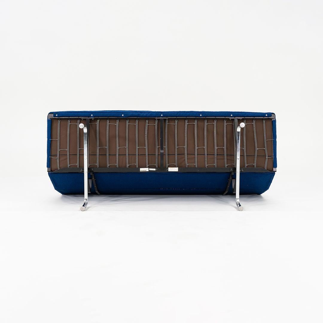 2006 Herman Miller Kompaktes Sofa von Ray und Charles Eames mit neuem blauem Stoff im Angebot 3