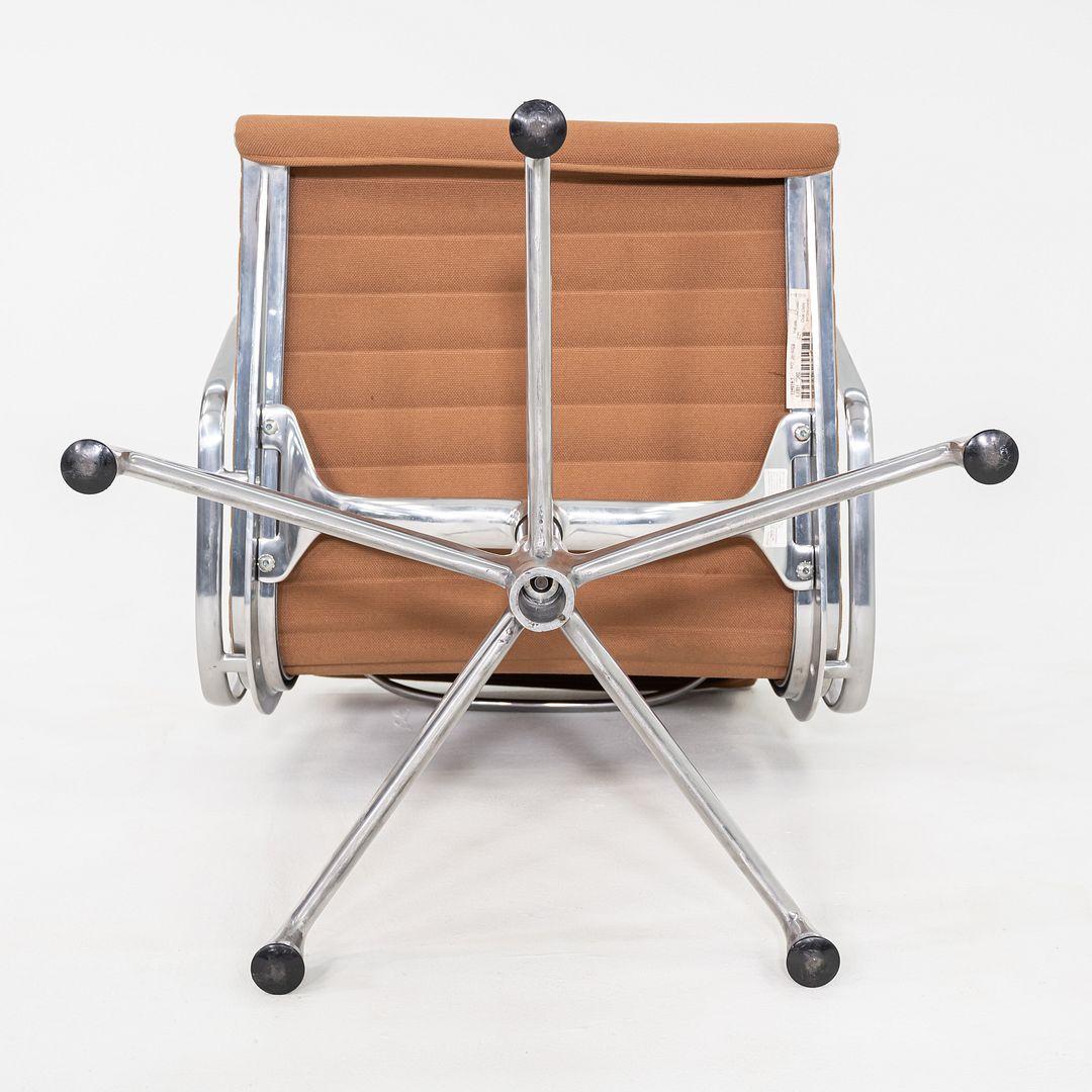 2006 Herman Miller Eames Aluminum Group Management Swivel Side Chair im Angebot 4