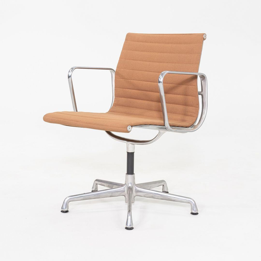 2006 Herman Miller Eames Aluminum Group Management Swivel Side Chair (Moderne) im Angebot