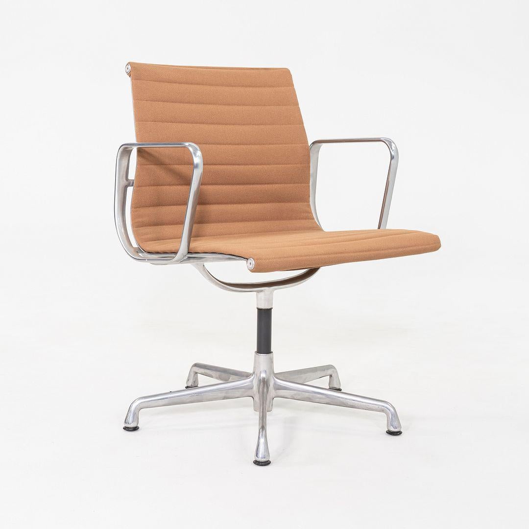 2006 Herman Miller Eames Aluminum Group Management Swivel Side Chair im Angebot 2