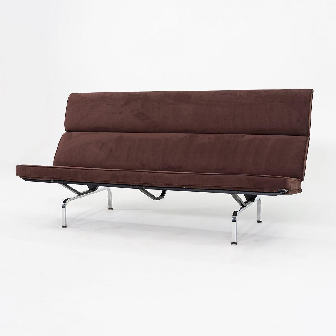 Moderno 2006 Herman Miller Eames Sofa Compact con rivestimento in tessuto marrone &New in vendita
