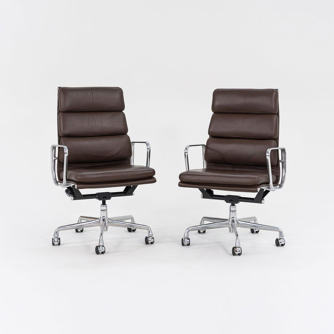2006 Herman Miller Eames Soft Pad Schreibtischstuhl aus braunem Leder EA437 im Angebot 1