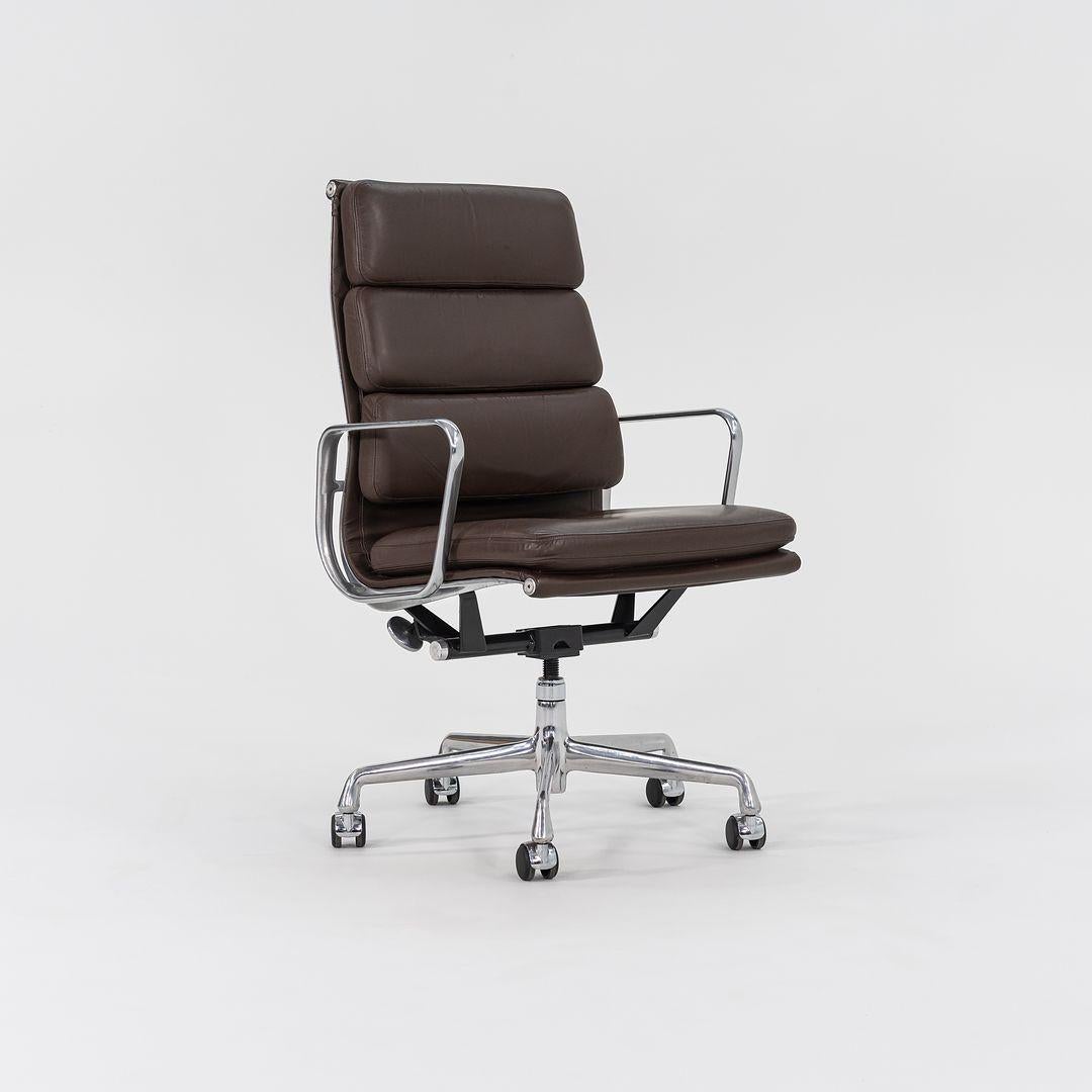 2006 Herman Miller Eames Soft Pad Schreibtischstuhl aus braunem Leder EA437 im Angebot 2
